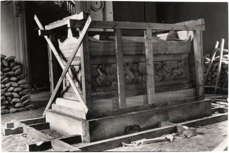Tasuh5873001 İkinci Dünya Savaşı sırasında İstanbul Arkeoloji Müzeleri’nde koruma altına alınan Satrap Lahdi
Salt Araştırma, Ali Saim Ülgen Arşivi