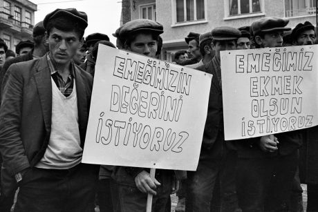 01 6 Harun Karadeniz başkanlığındaki İTÜ Öğrenci Birliği'nin düzenlediği Gerze Tütün Mitingi, 1969
Fotoğraf: Ömer Tuncer
