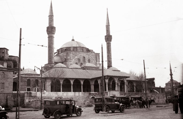 01 Sunum Yeni Mihrimah Sultan Külliyesi, Üsküdar (tahminen 1930'lar)
SALT Araştırma, Ali Saim Ülgen Arşivi
