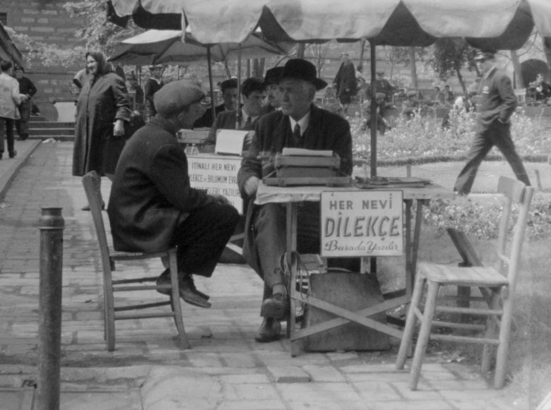 1 4 Özer Kabaş’ın <i>İstanbul Hatırası</i> (1967) filminden bir kare