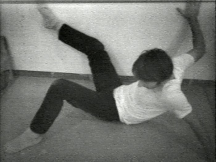  Bruce Nauman. <i>Wall-Floor Positions</i>, 1968.<br />
Electronic Arts Intermix’in (EAI) izniyle