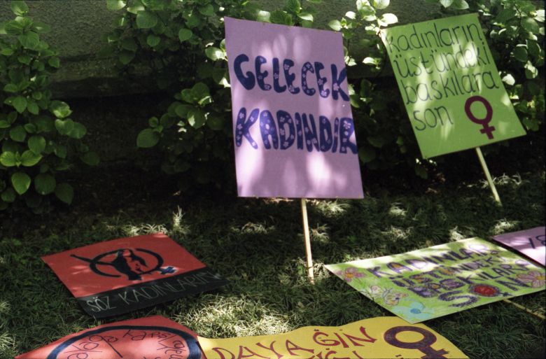 Rally for Solidarity Against Domestic Violence (Kadıköy, 17.05.1987) Dayağa Karşı Dayanışma Yürüyüşü (Kadıköy, 17.05.1987)
Arşiv: Füsun Ertuğ