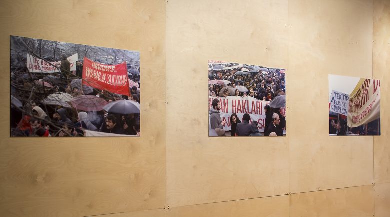 From the exhibition How did we get here <i>Nerden geldik buraya</i> sergisinden
Fotoğraf: Mustafa Hazneci, SALT Beyoğlu, 2015