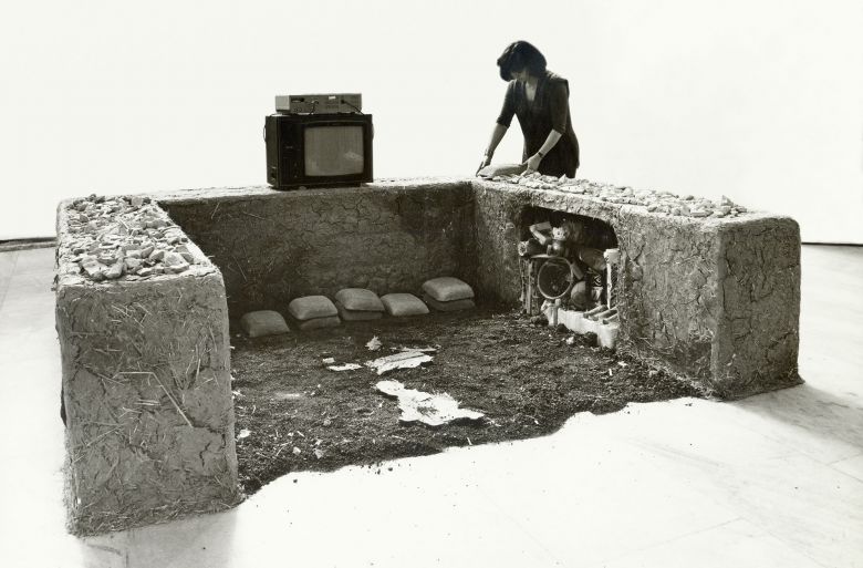 Borutecene Kir Gor 1985 Handan Börüteçene, <i>Kır/Gör</i> (1985), <i>5. Yeni Eğilimler</i>, İstanbul, 1985
Sanatçının izniyle