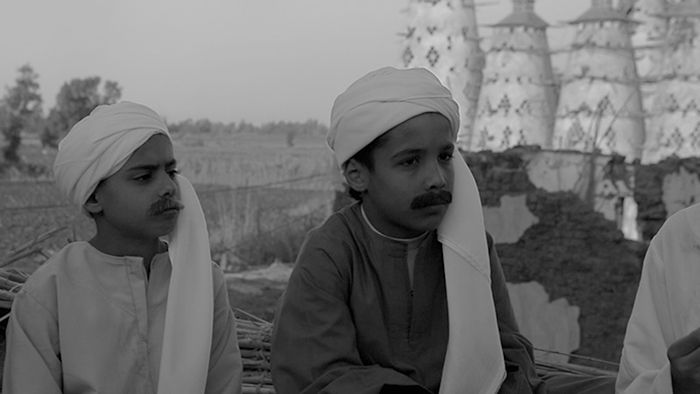 Al Araba Al Madfuna II (2013) videosundan bir kare <i>Al Araba Al Madfuna II</i> (2013) videosundan bir kare