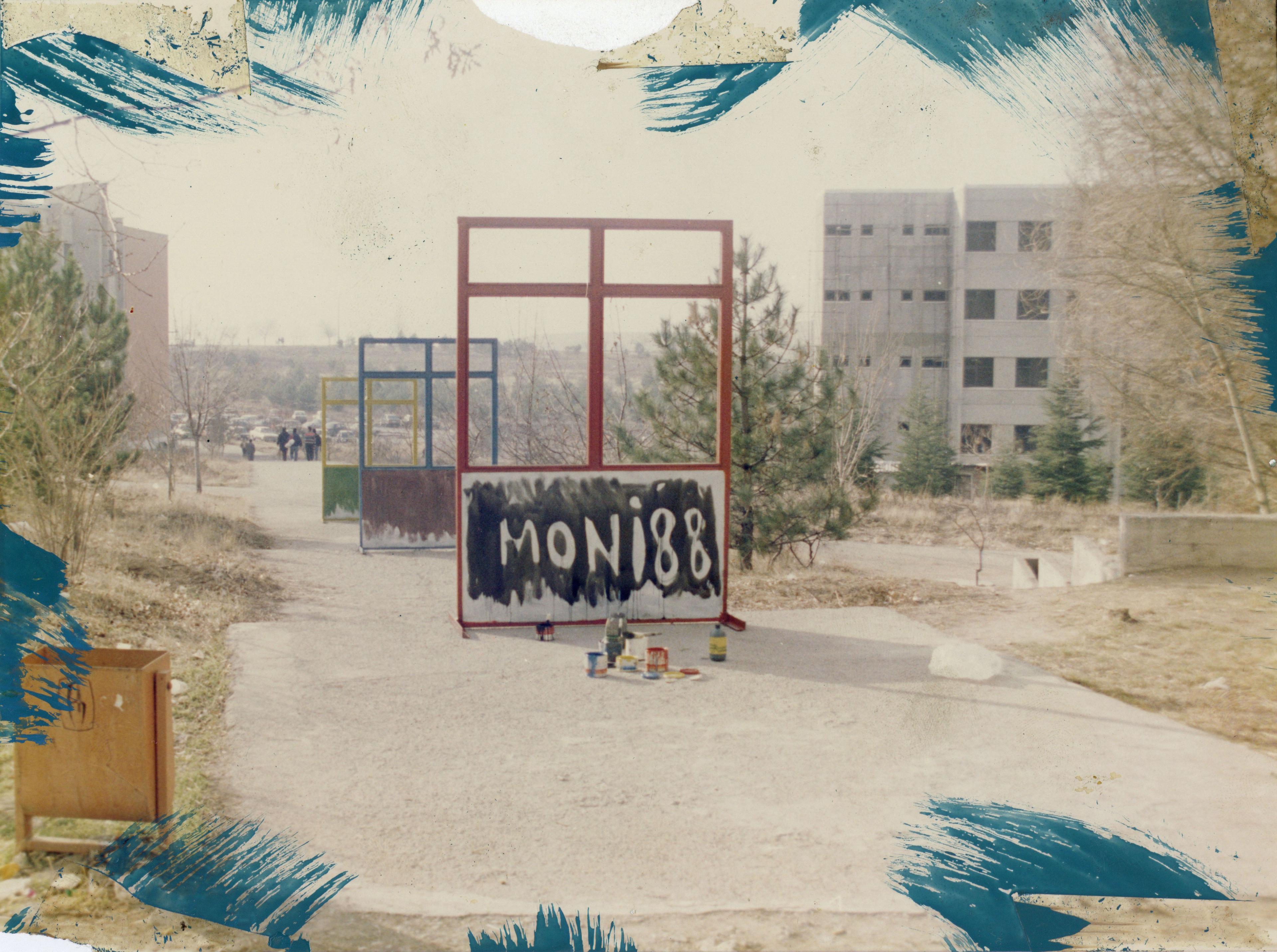 Moni Salim Özgilik, Bir Beytepe Düşü [Three Fences in Crows], Beytepe (Ankara), 1988 Salt Research, Moni Salim Özgilik Archive