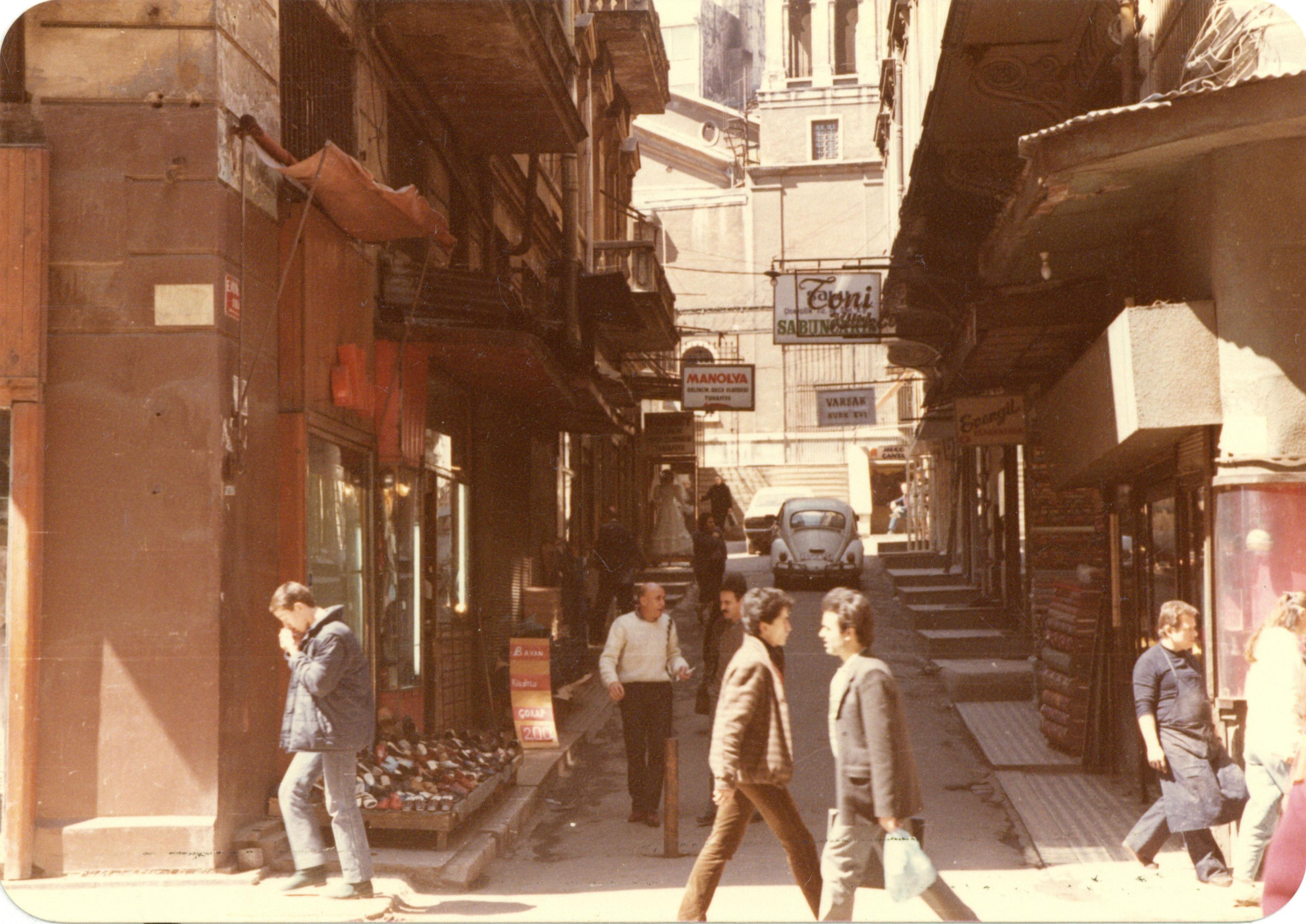 Emir Nevruz Sokak, Beyoğlu, İstanbul, 1980'ler SALT Araştırma, Kayıhan Türköz Arşivi