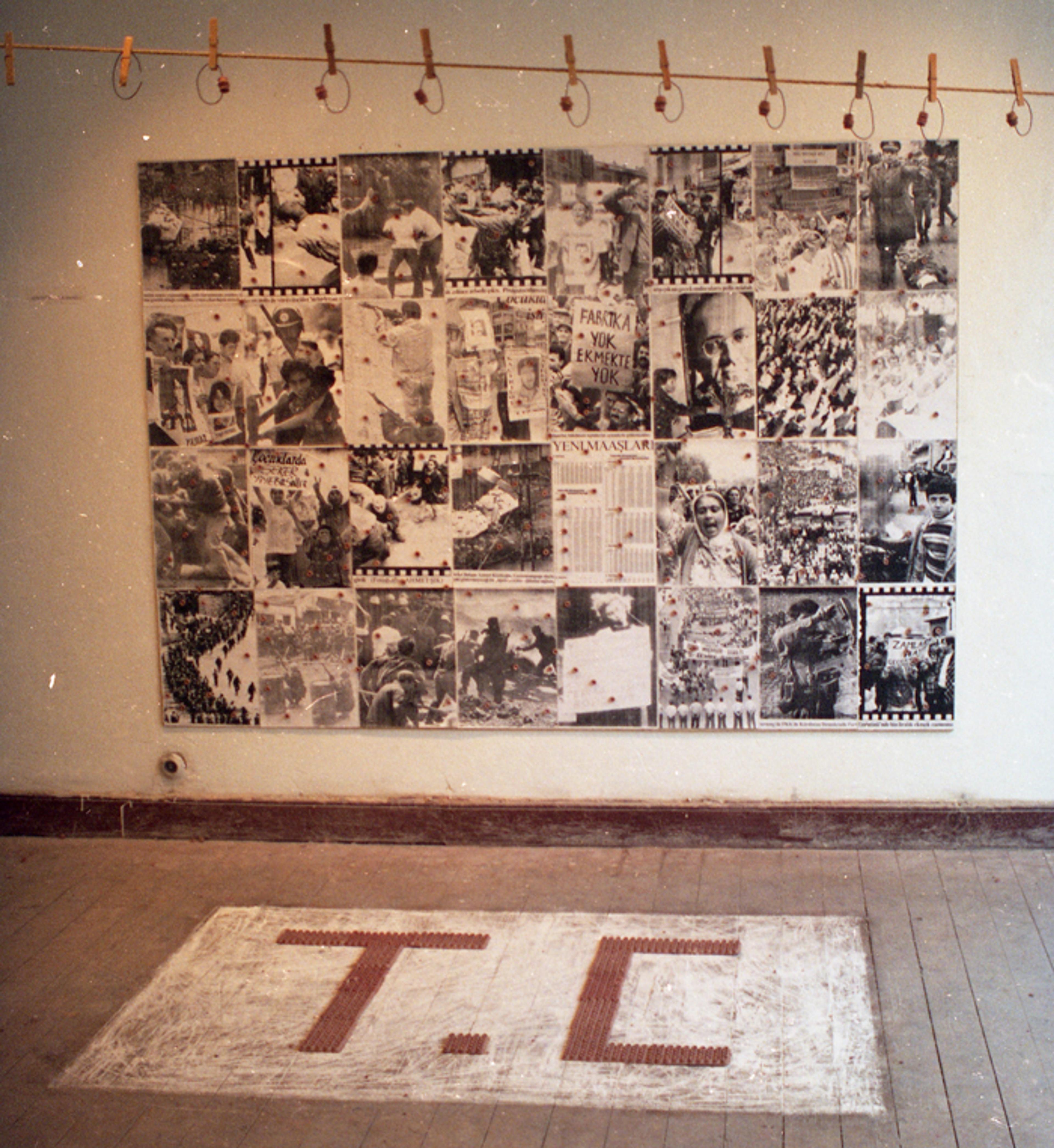 Ahmet Müderrisoğlu, İsimsiz, 1995 ( Küreselleşme-Devlet, Sefalet, Şiddet sergisinden)
