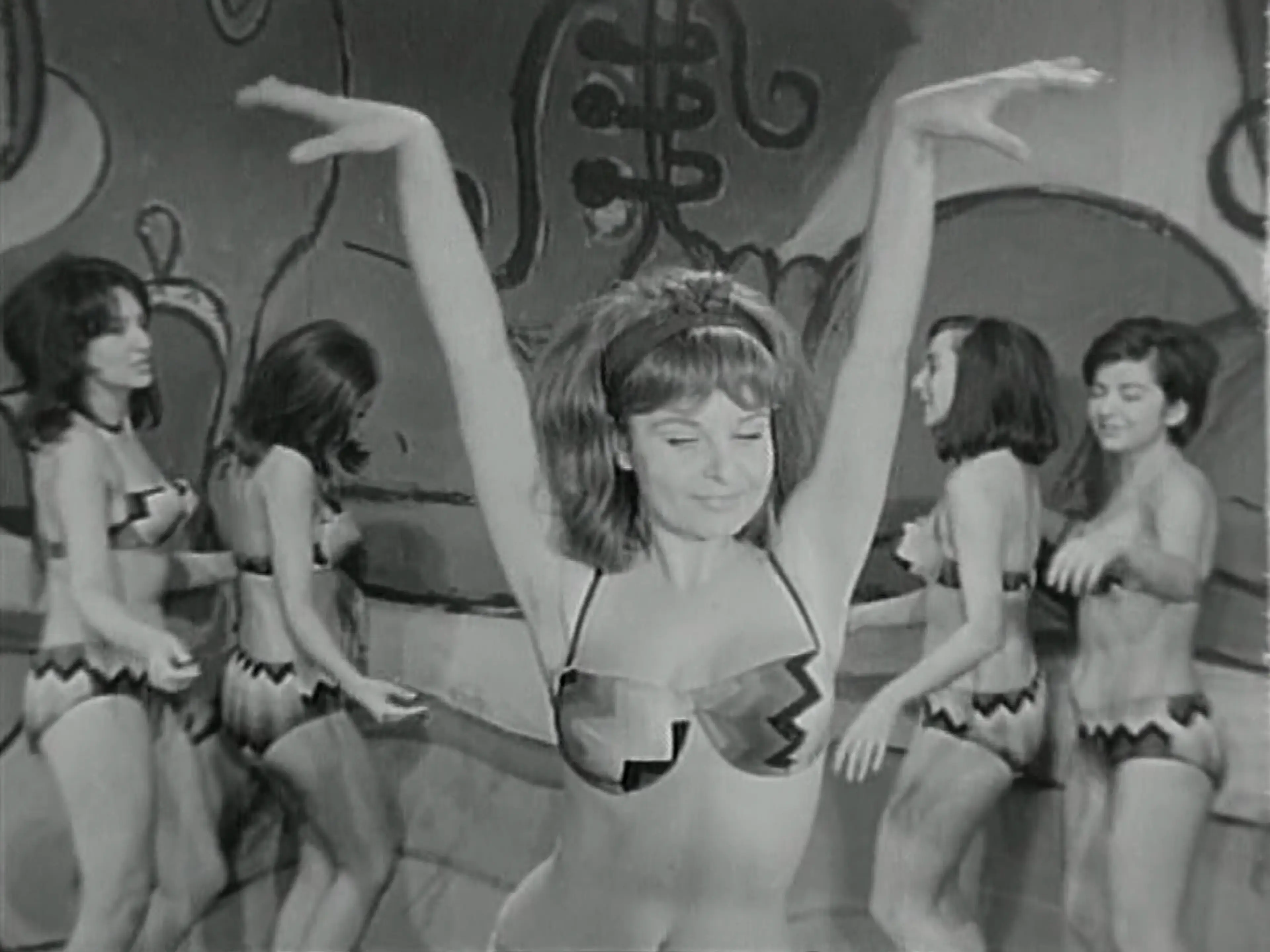 Still from Beş Şeker Kız [Five Sweet Girls] (1964) ©Fanatik Film