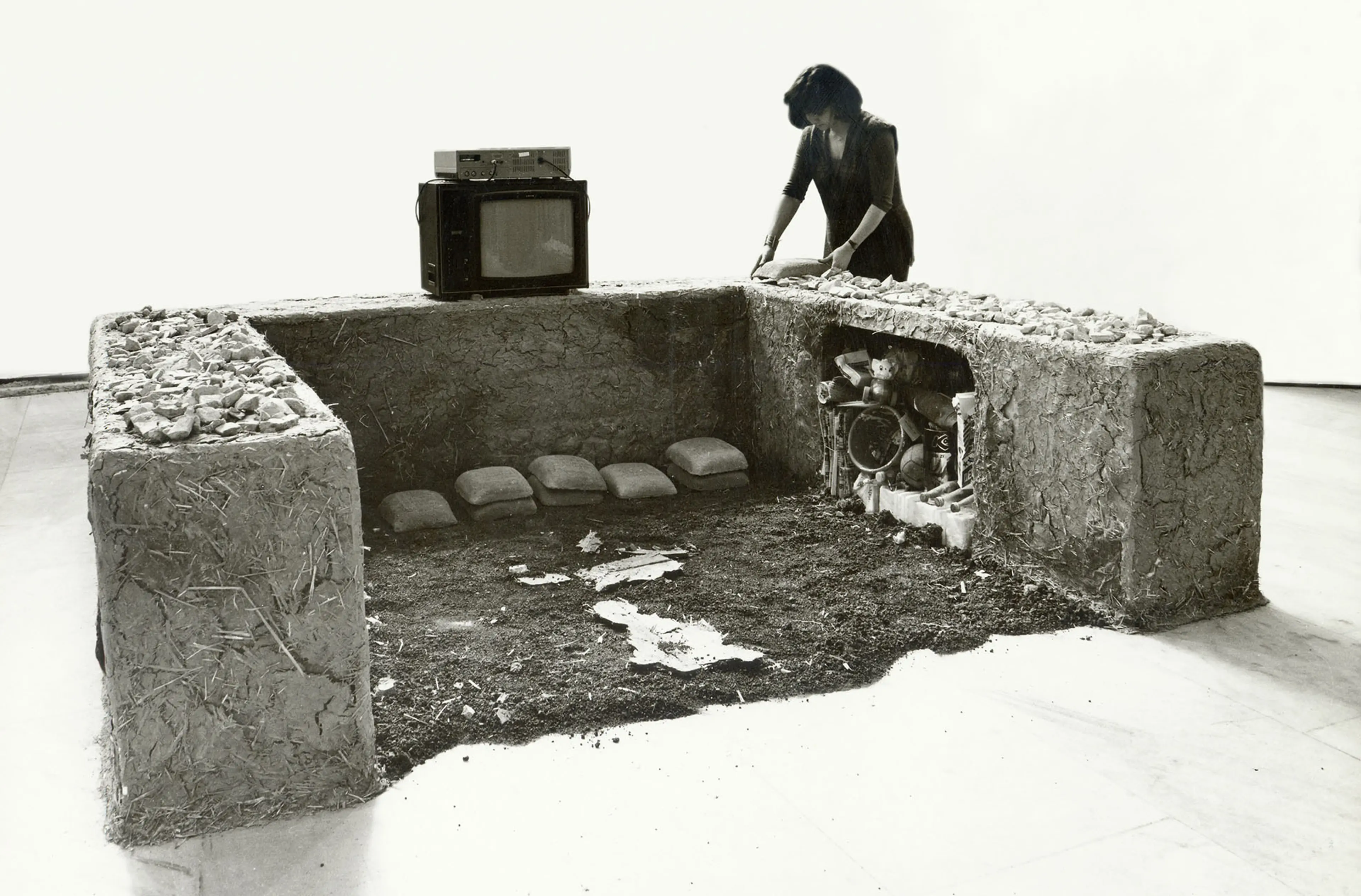 Handan Börüteçene, Kır/Gör (1985), 5th New Tendencies , İstanbul, 1985 Courtesy the artist