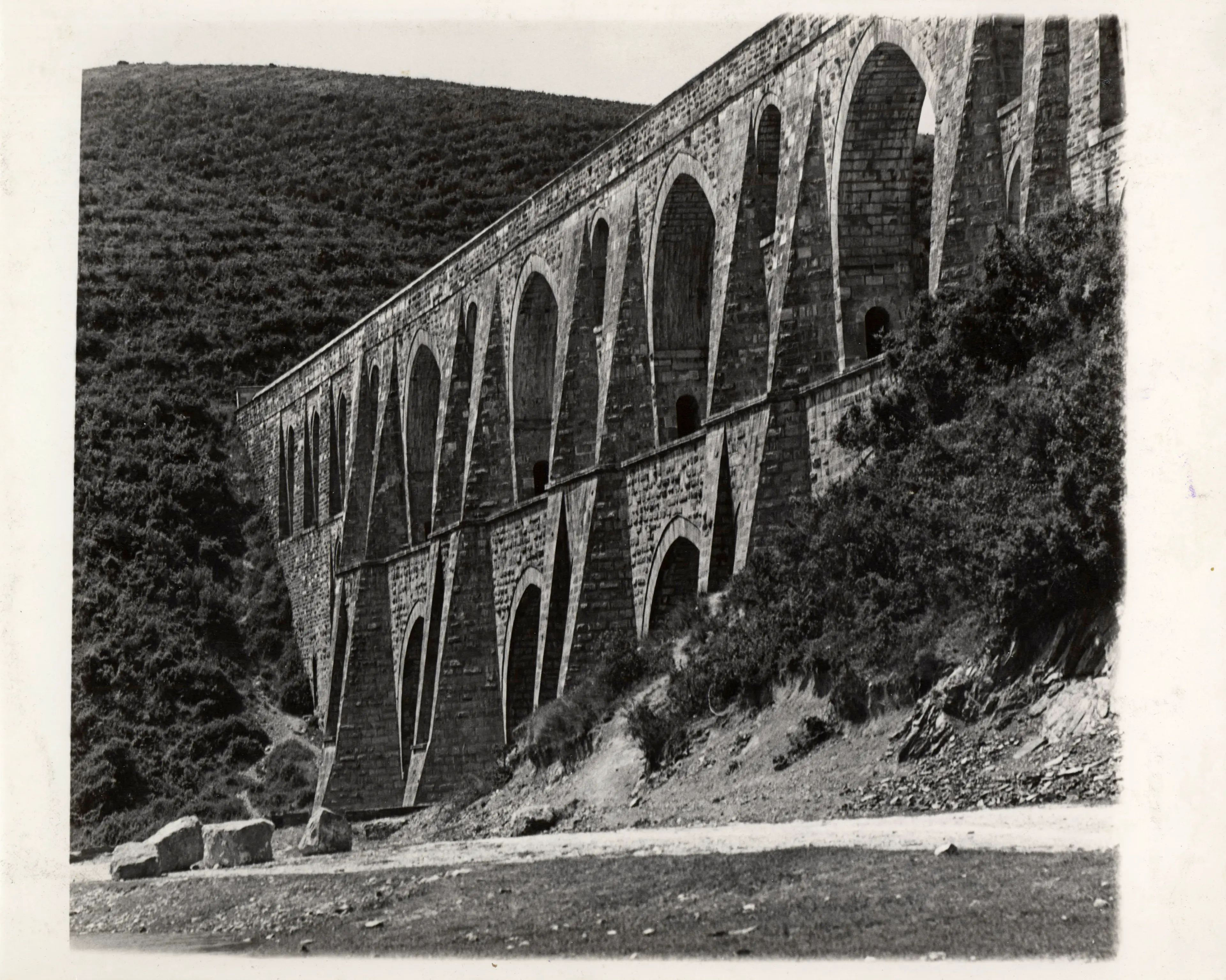 Mağlova Su Kemeri, İstanbul, 1981 (Fotoğraf: Yılmaz Kaini) Salt Araştırma, IFEA Arşivi