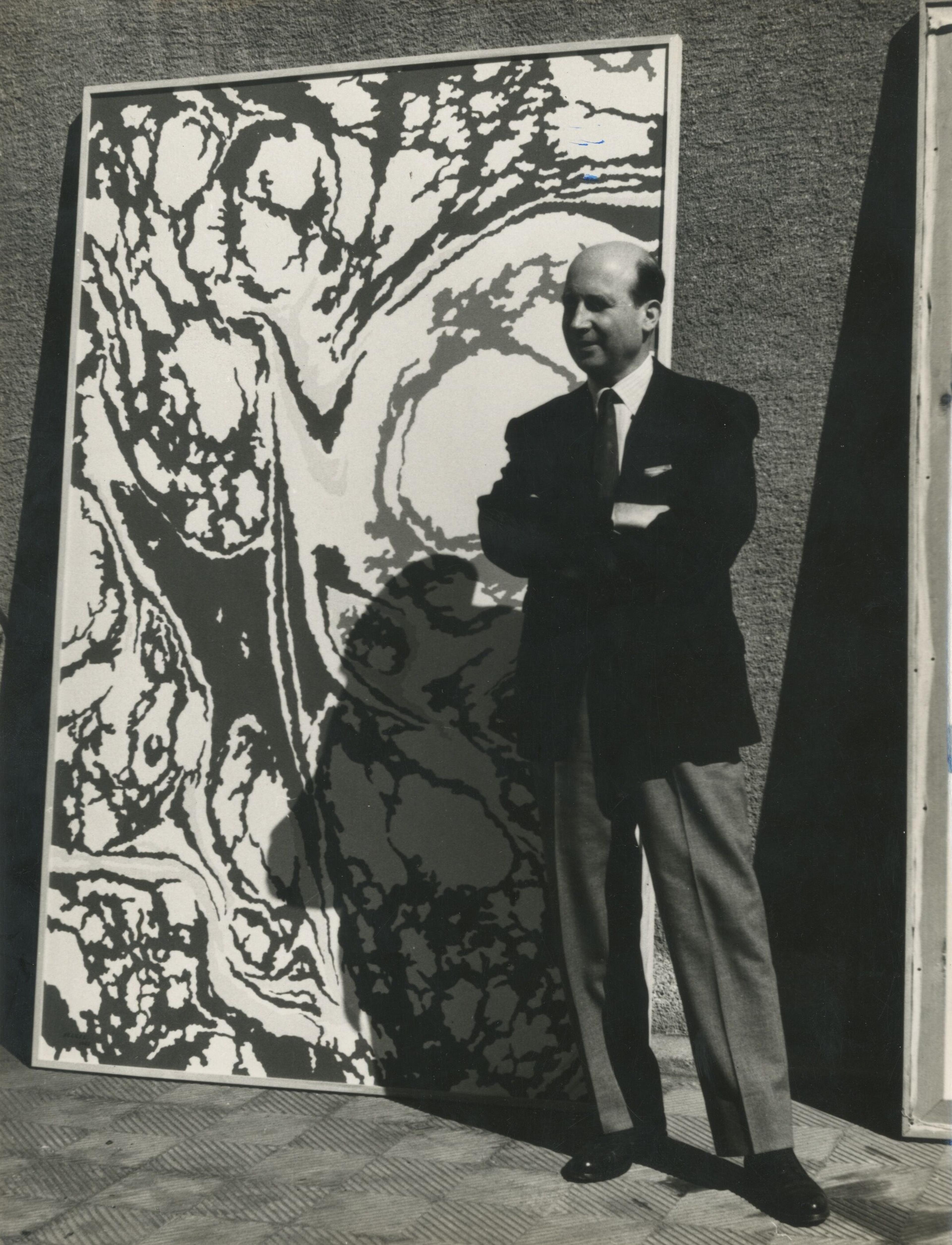 Sabri Berkel 31. Venedik Bienali'ne katıldığı Mehtap isimli resminin önünde, 1962 SALT Araştırma, Yusuf Taktak Arşivi