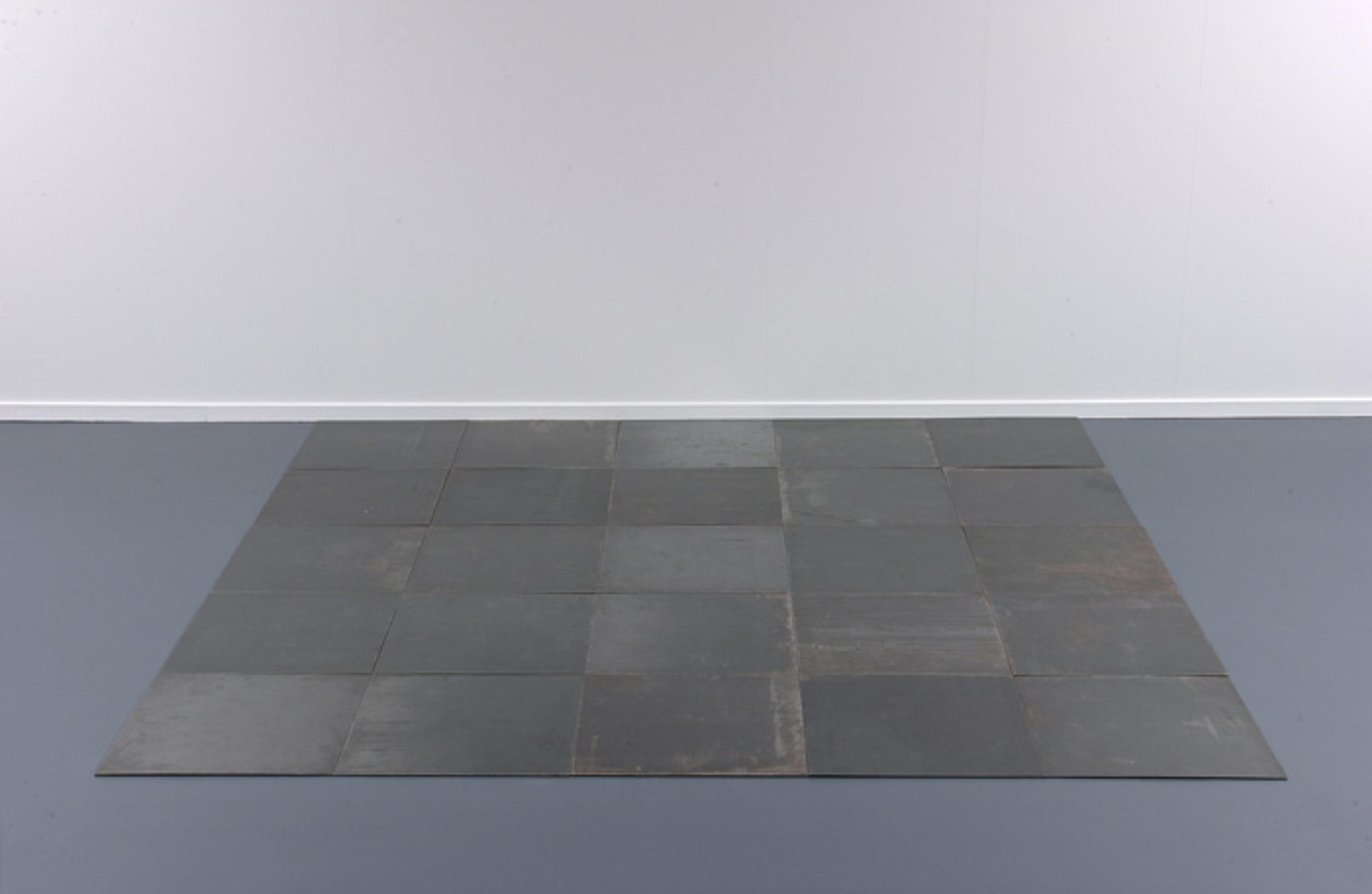 Carl Andre, Twenty-fifth steel Cardinal [Yirmi beşinci çelik kardinal sayısı], 1974 Van Abbemuseum Koleksiyonu, Eindhoven, Hollanda Peter Cox. Eindhoven, Hollanda