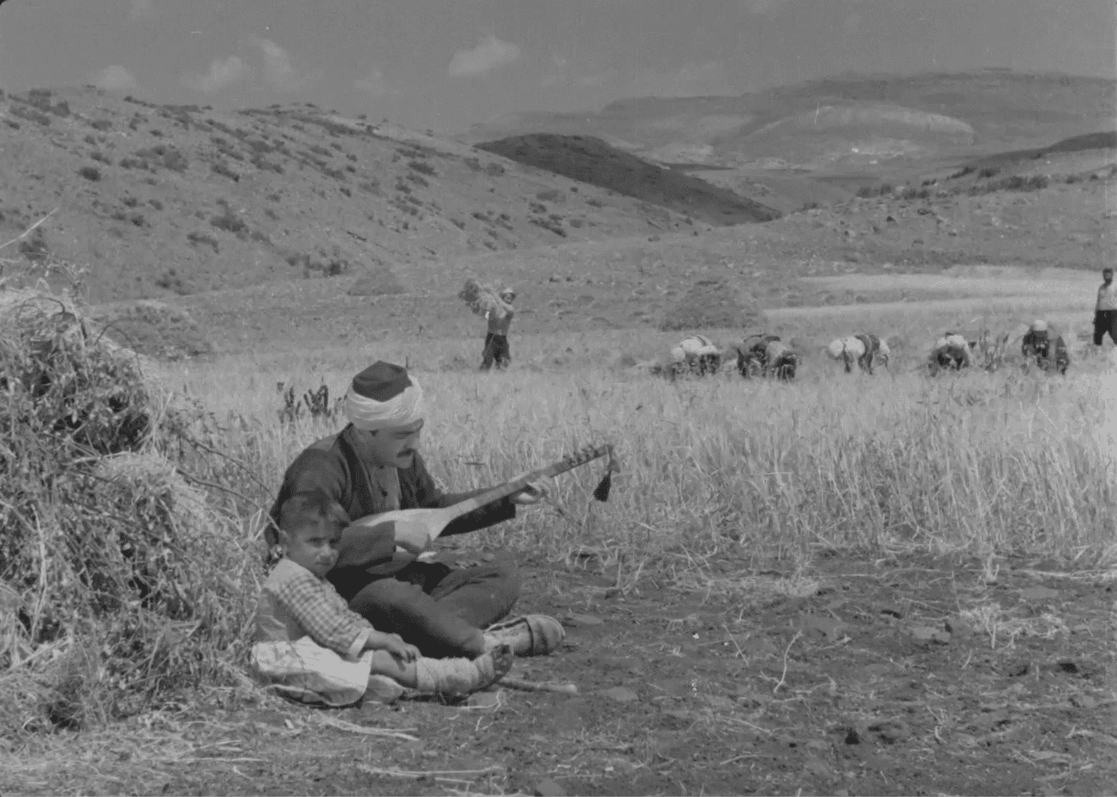 Still from Karanlık Dünya / Âşık Veysel’in Hayatı [Dark World / The Life of Âşık Veysel] (1953) ©Atadeniz Film