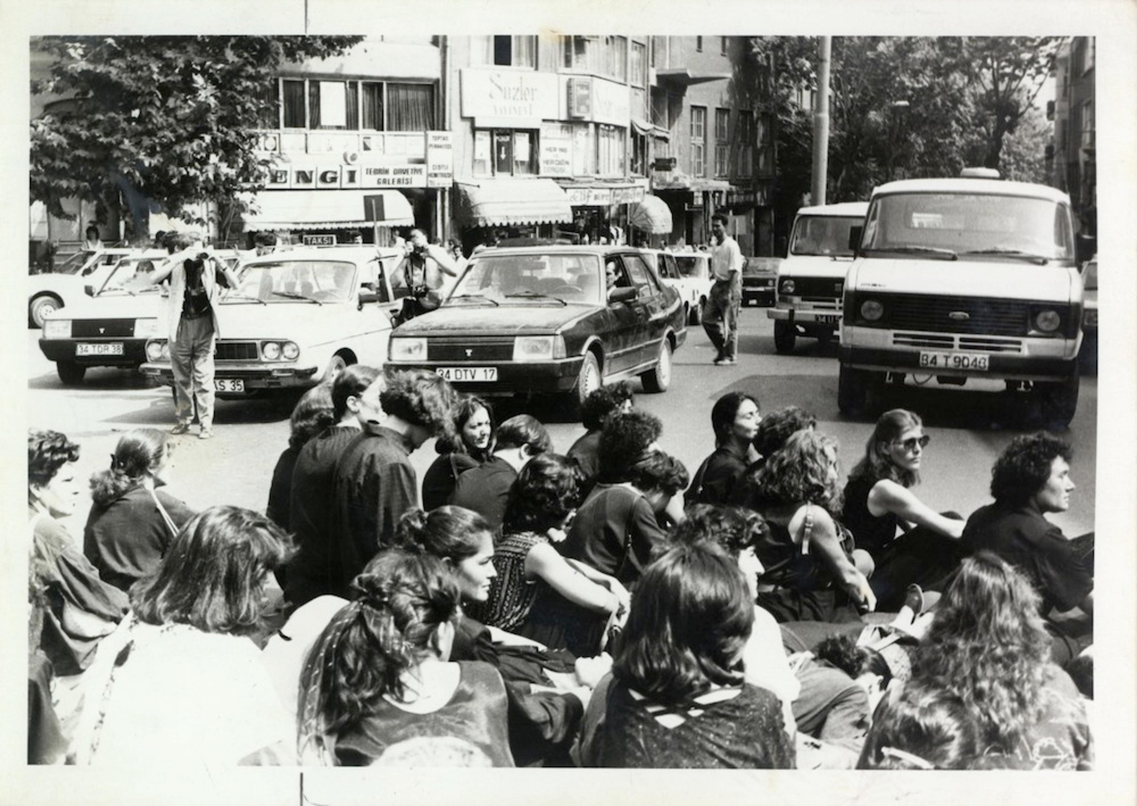 Siyahlı Kadınlar, 09.08.1989 Arşiv: Murat Çelikkan