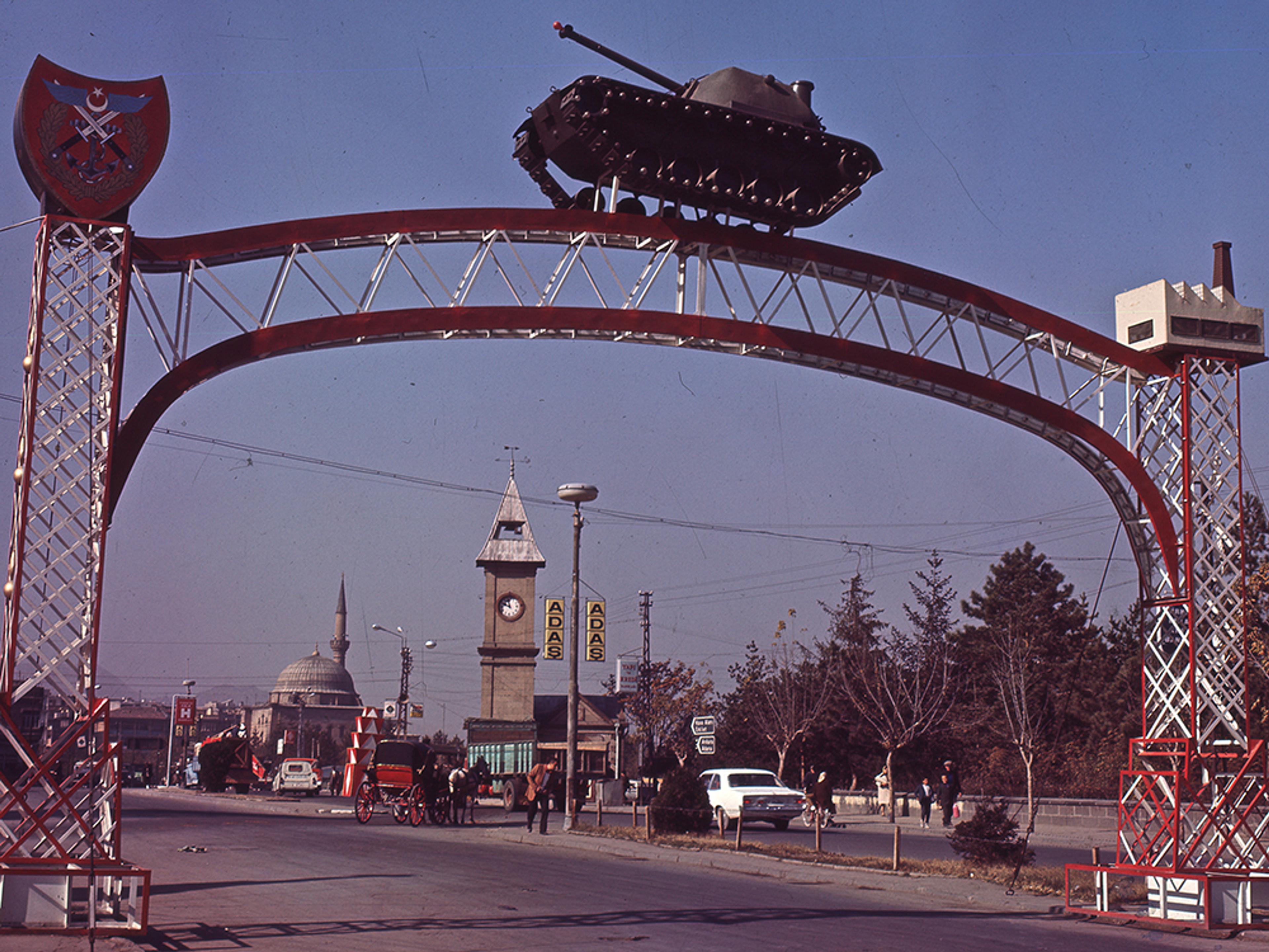 Publishing rights: Vahap Avşar Source: AND Postcards