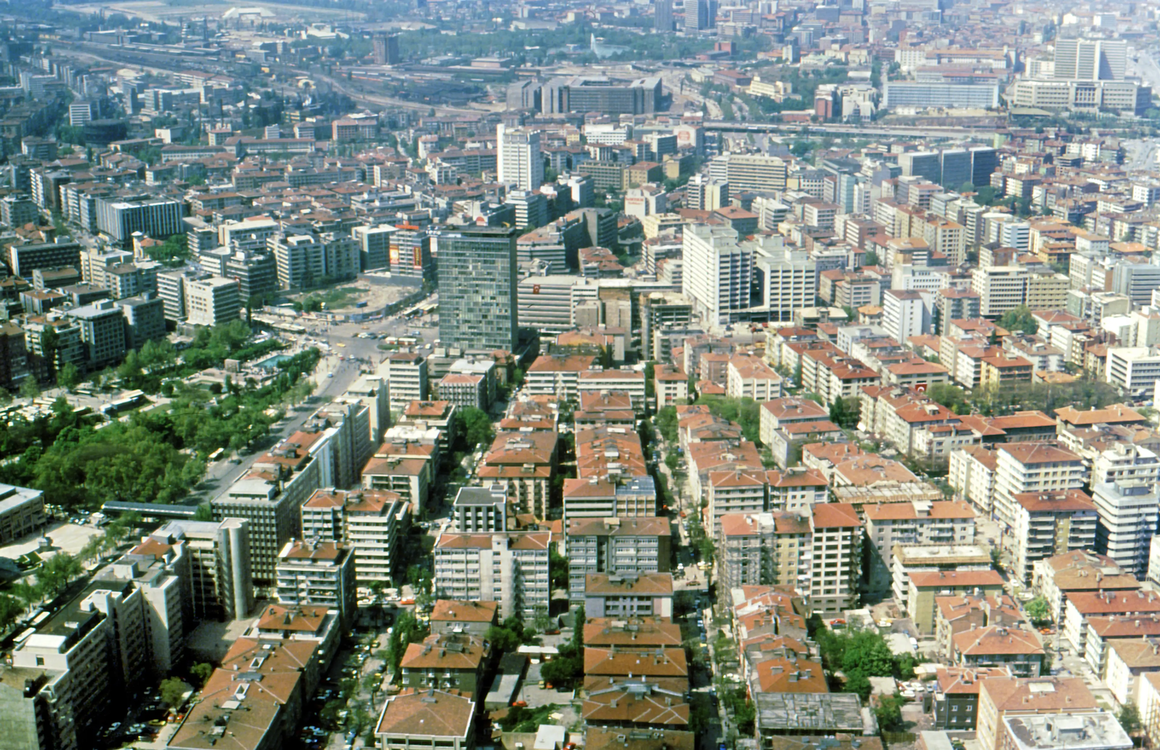 Kızılay ve Yenişehir’in havadan görünümü, Ankara, 1986 Fotoğraf: Baykan Günay