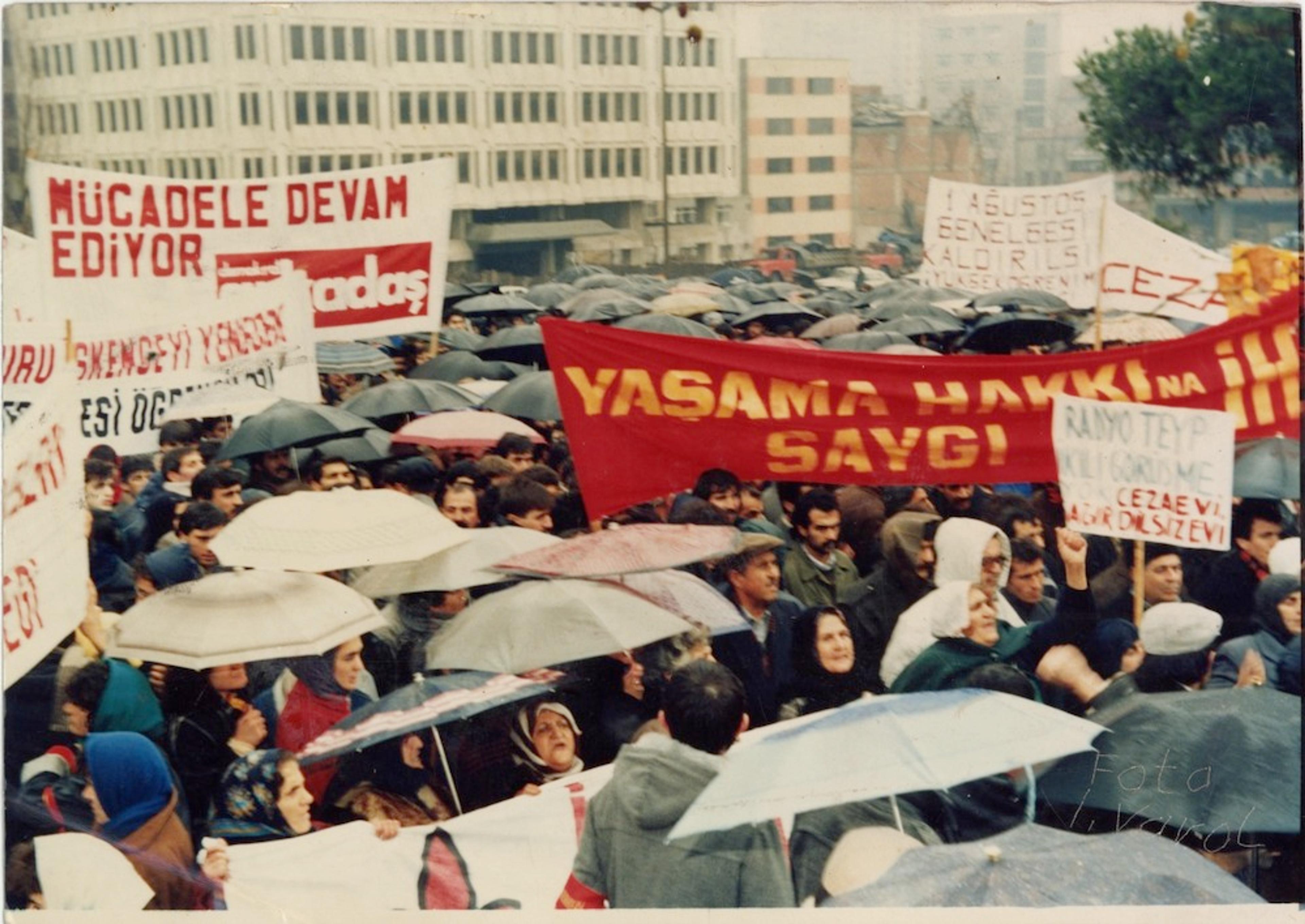 Yaşama Hakkına Saygı , 27.11.1988 Arşiv: Murat Çelikkan