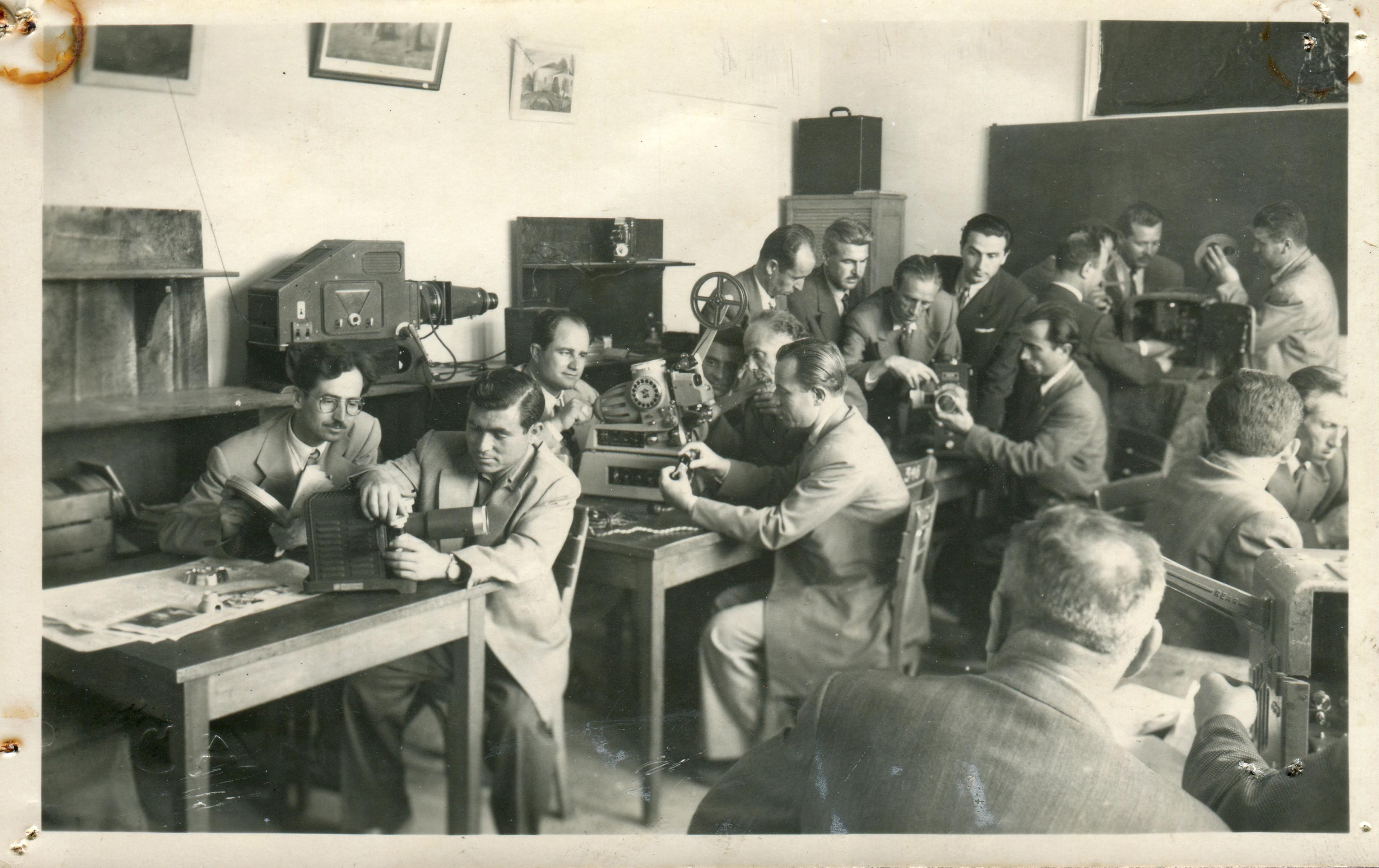Öğretici Filmler Merkezi Kursu, 1955 (Fotoğraf: Lucia Moholy) Milli Eğitim Bakanlığı Yenilik ve Eğitim Teknoloji (YEĞİTEK) Genel Müdürlüğü Arşivi