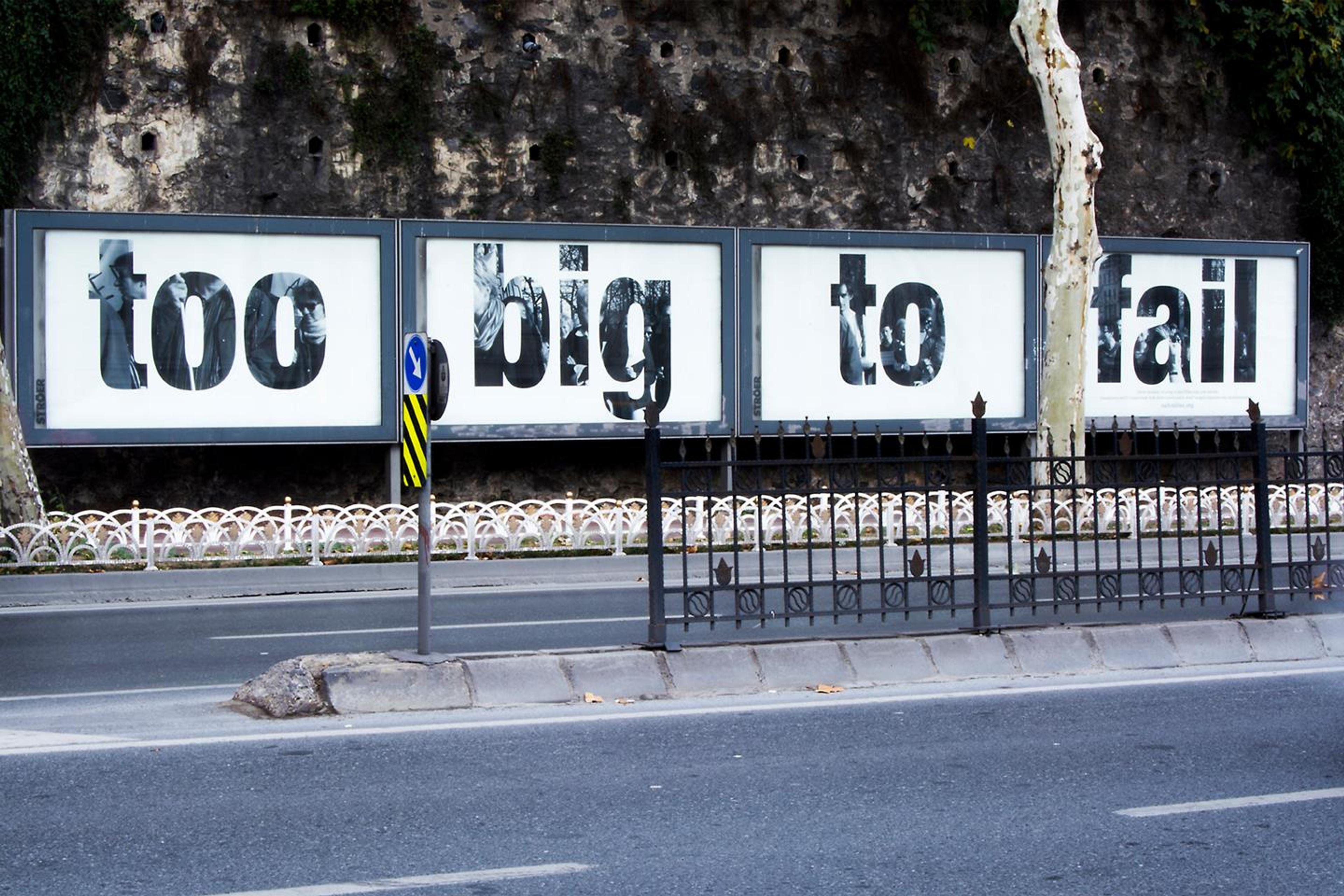 Oliver Ressler, Too big to fail [İflas için çok büyük] (2011) Fotoğraf: Mustafa Hazneci, 2016
