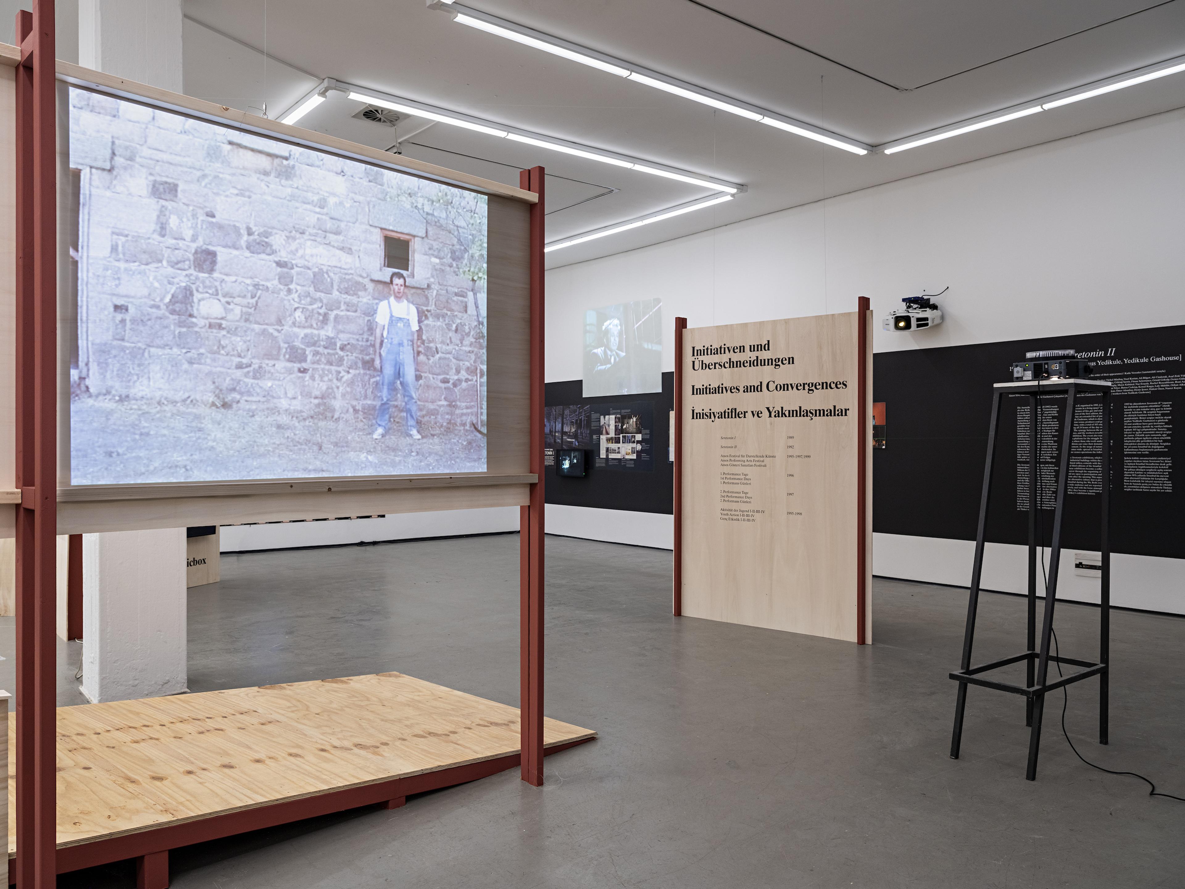 Installation view from the exhibition The 90s Onstage , Kunstverein in Hamburg, 2024 Photo: Fred Dott