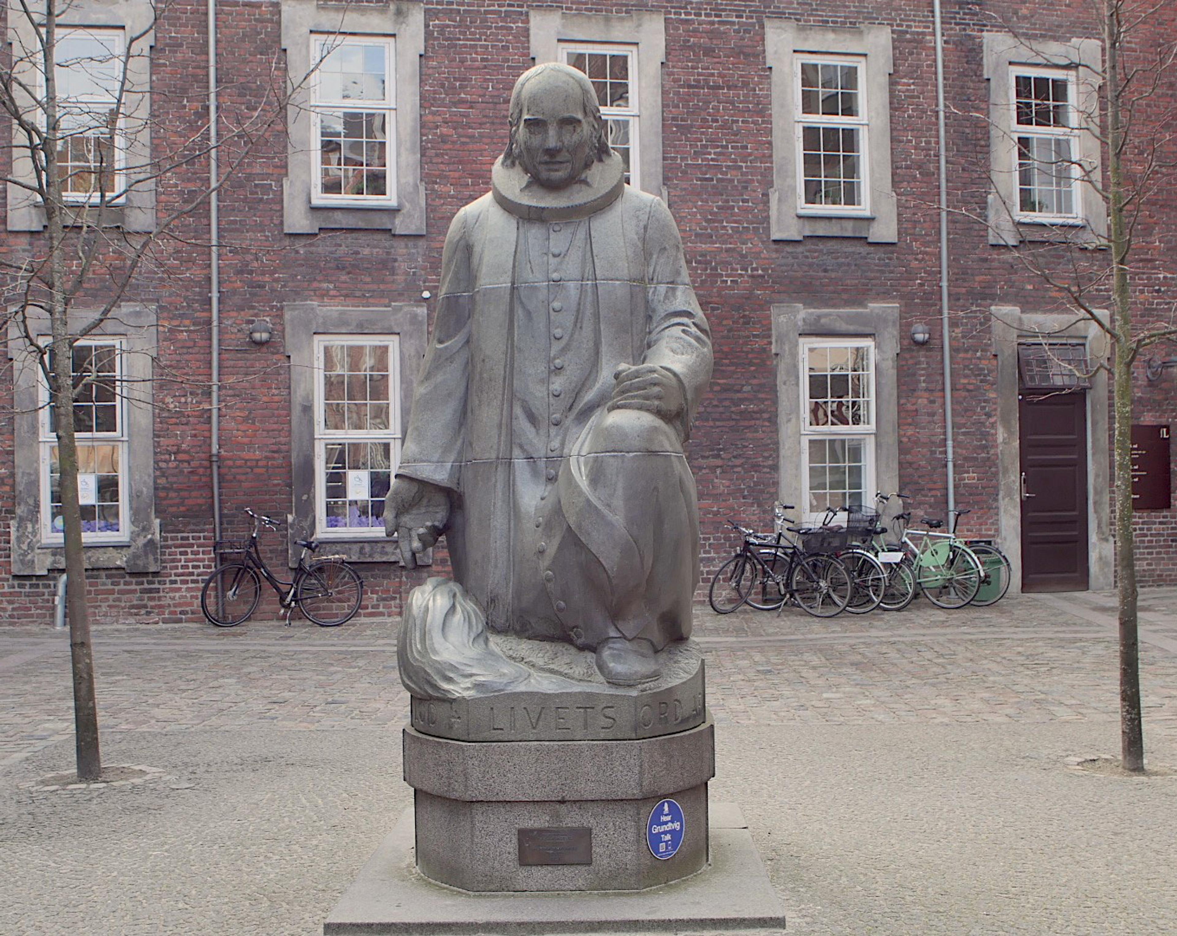 Grundtvig Statue in Vartovs gård (Photo: Hans Plauborg)