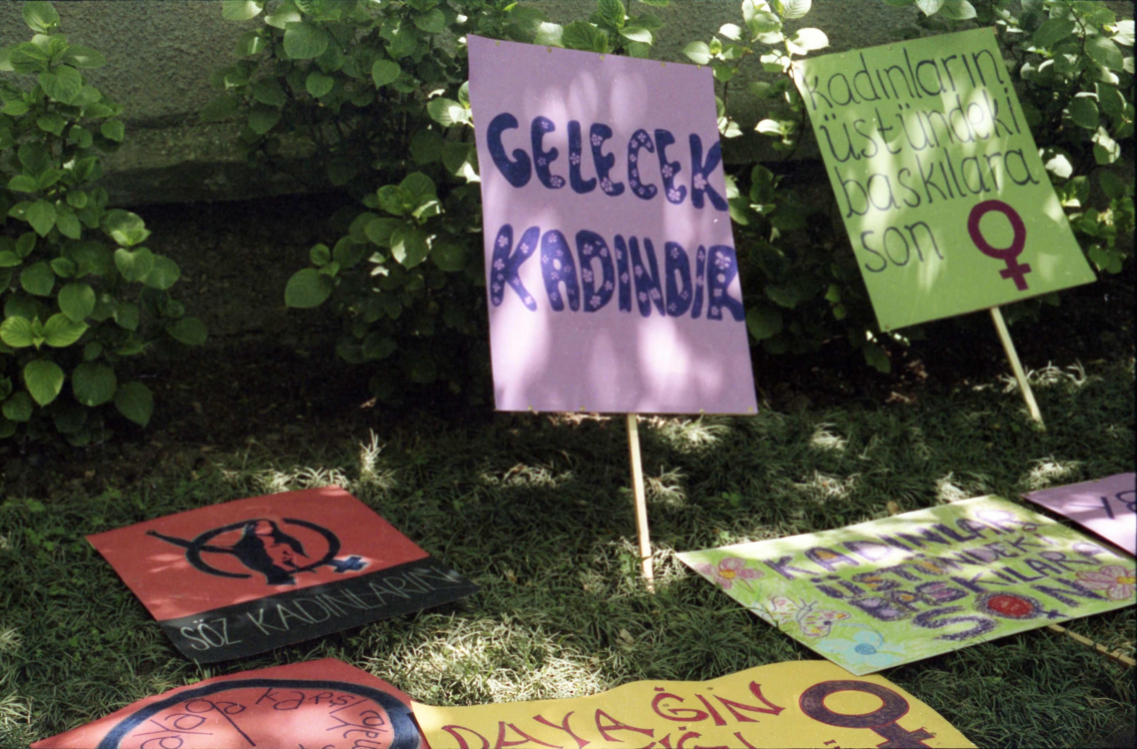 Dayağa Karşı Dayanışma Yürüyüşü (Kadıköy, 17.05.1987) Arşiv: Füsun Ertuğ