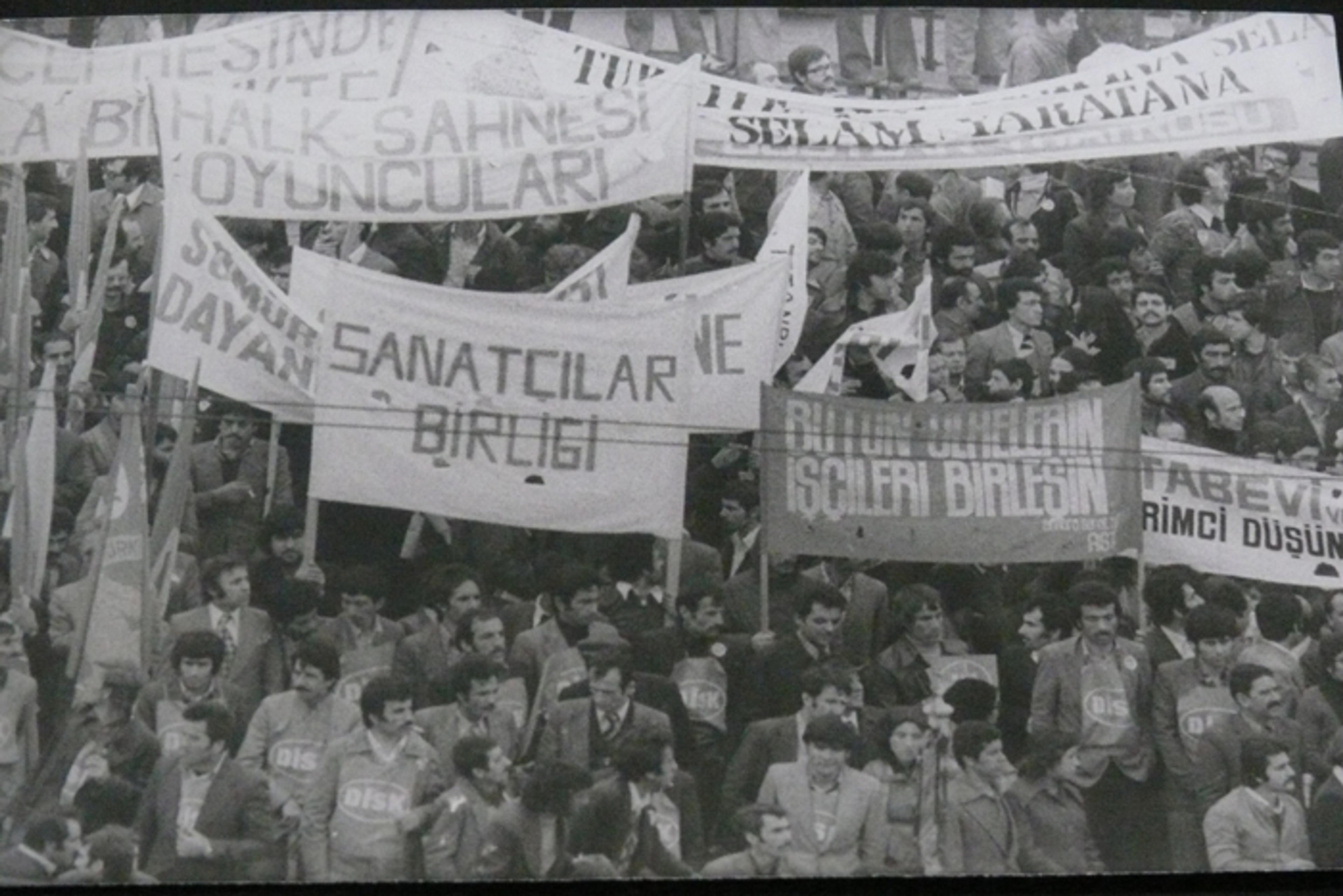 Taksim Square (01.05.1977) Archive: Levent Semerci Araştırma Arşivi (Photographer unknown)