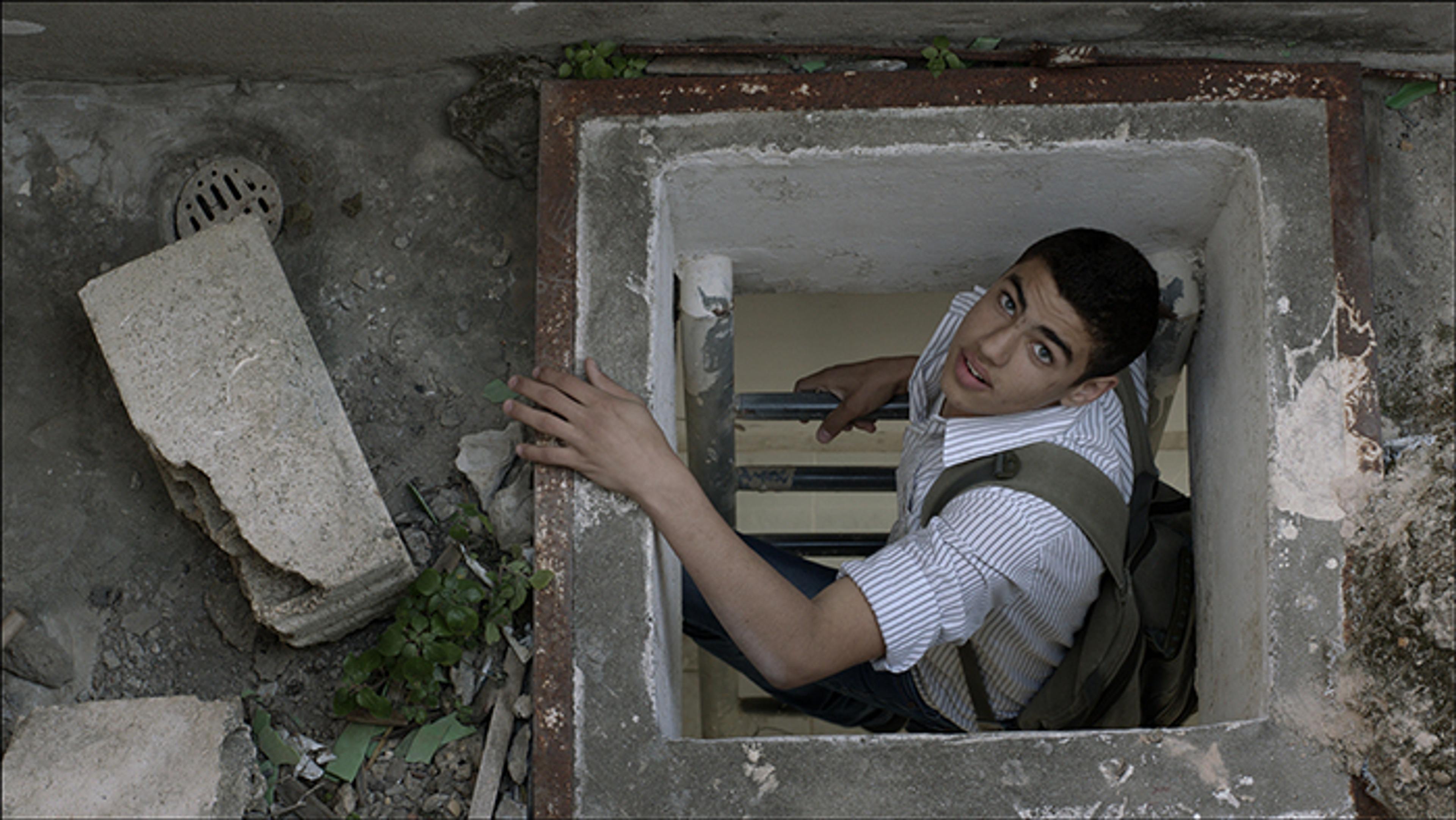 Akram Zaatari’nin Letter to a Refusing Pilot [Reddeden Pilota Mektup] (2013) videosundan bir kare