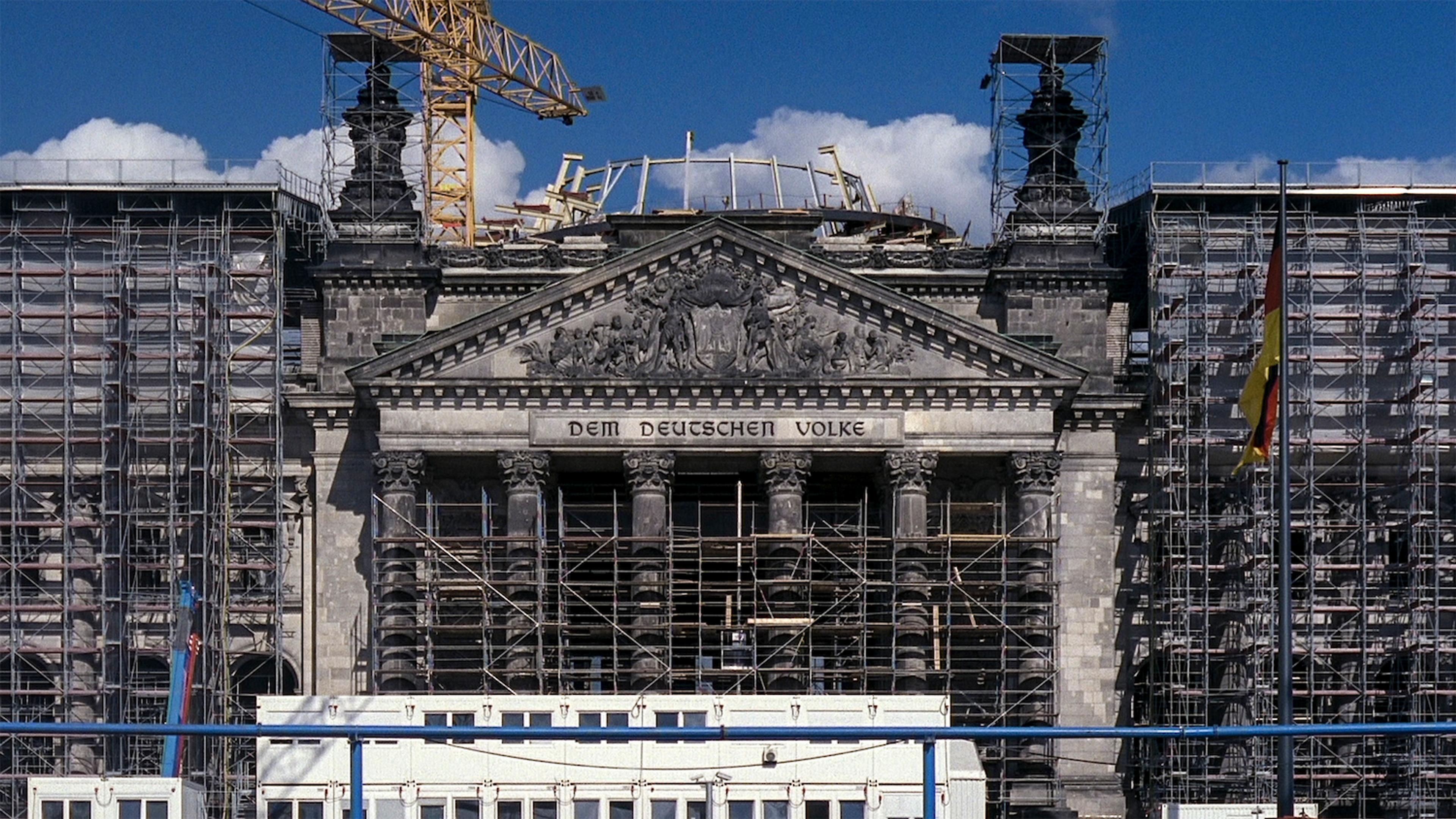 Berlin Babylon [Babil Berlin] (2001) filminden bir kare ©S.U.M.O Film