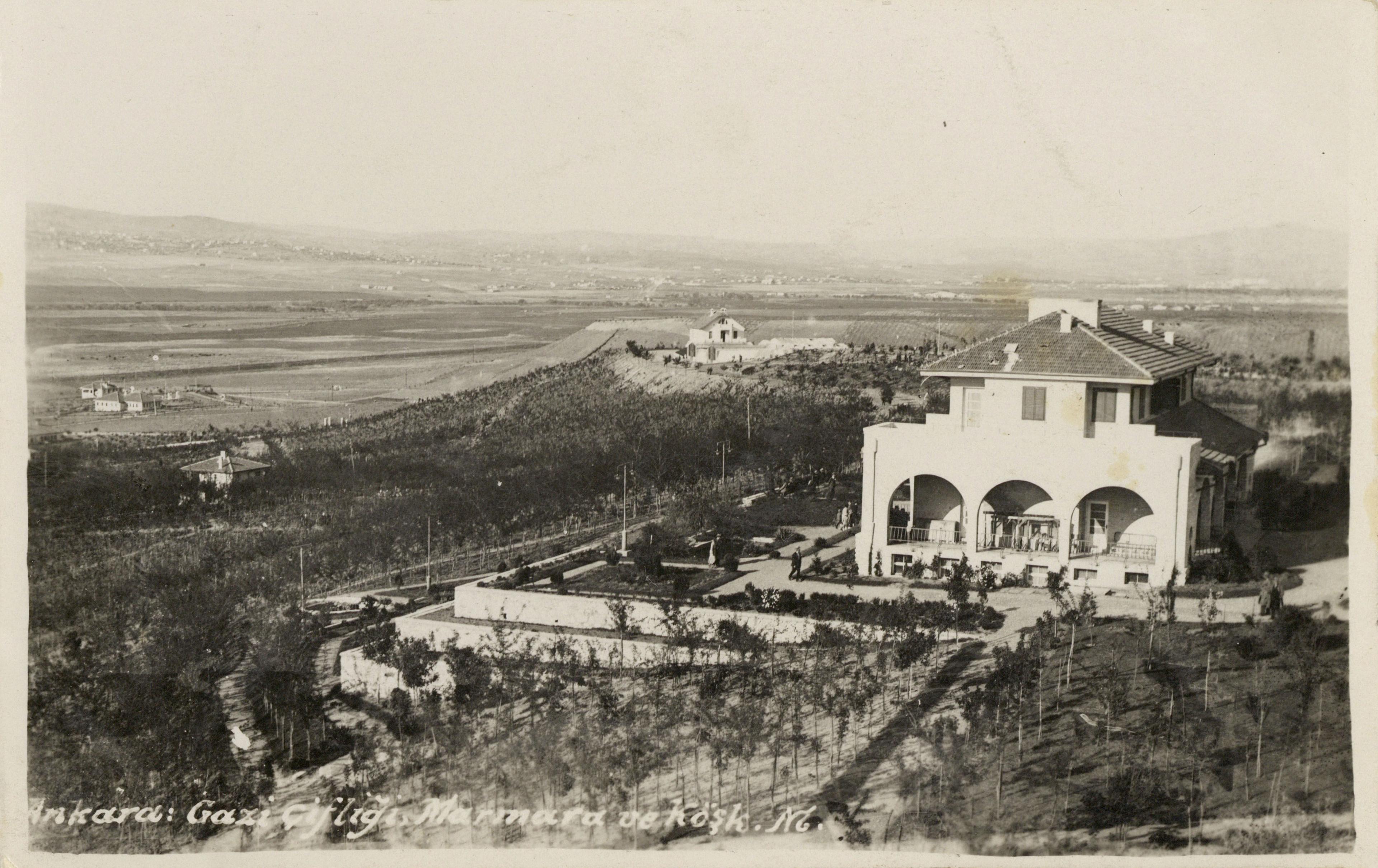 Salt Araştırma, Fotoğraf ve Kartpostal Arşivi’nden fotoğraflar: Atatürk Orman Çiftliği’nin genel görünümü ve Marmara Köşkü