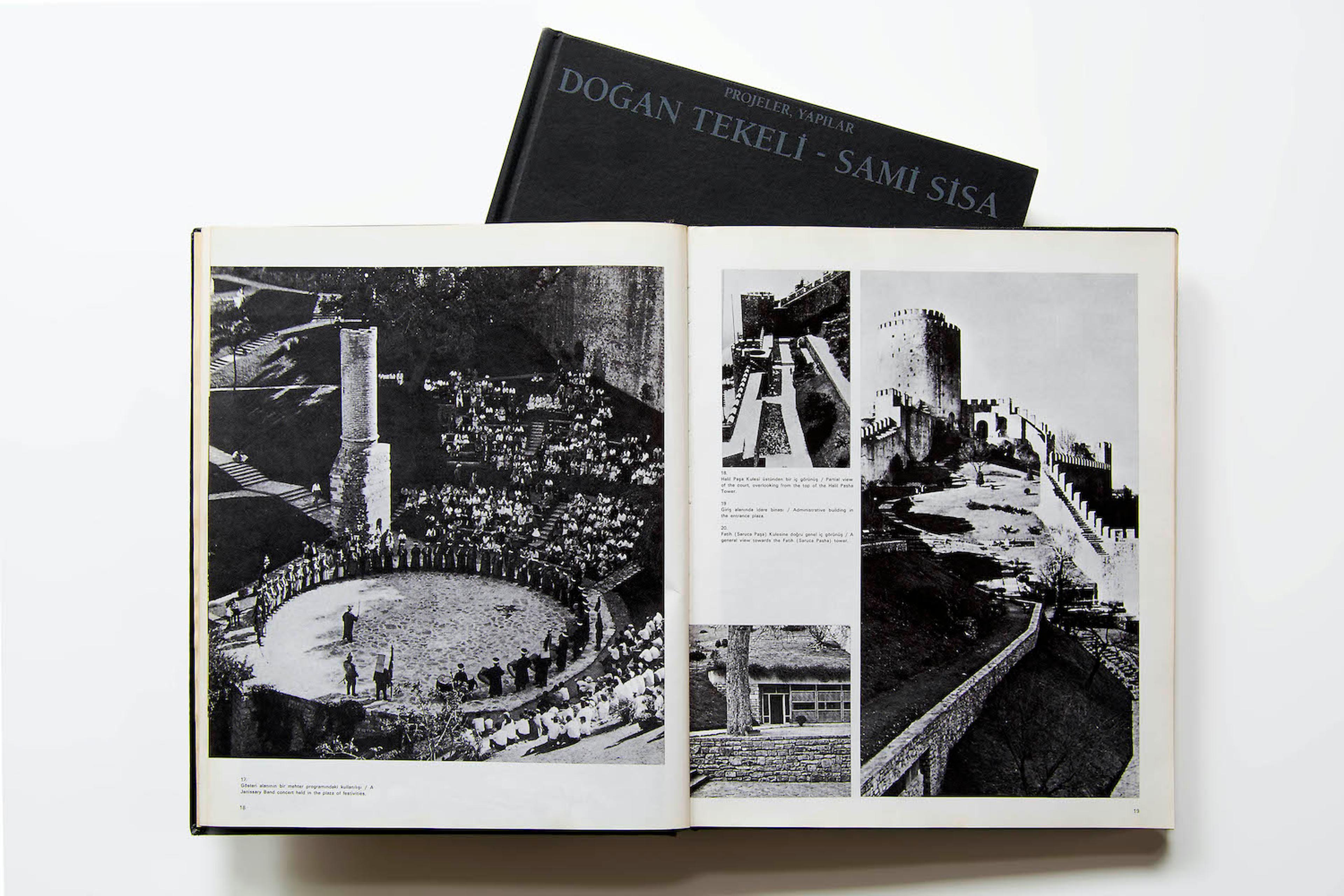 Doğan Tekeli ve Sami Sisa’nın 1954 ile 1994 arasındaki mimari proje, yapı ve uygulamalarına ilişkin 1975 ve 1994 tarihli monografiler Fotoğraf: Mustafa Hazneci, SALT, 2019