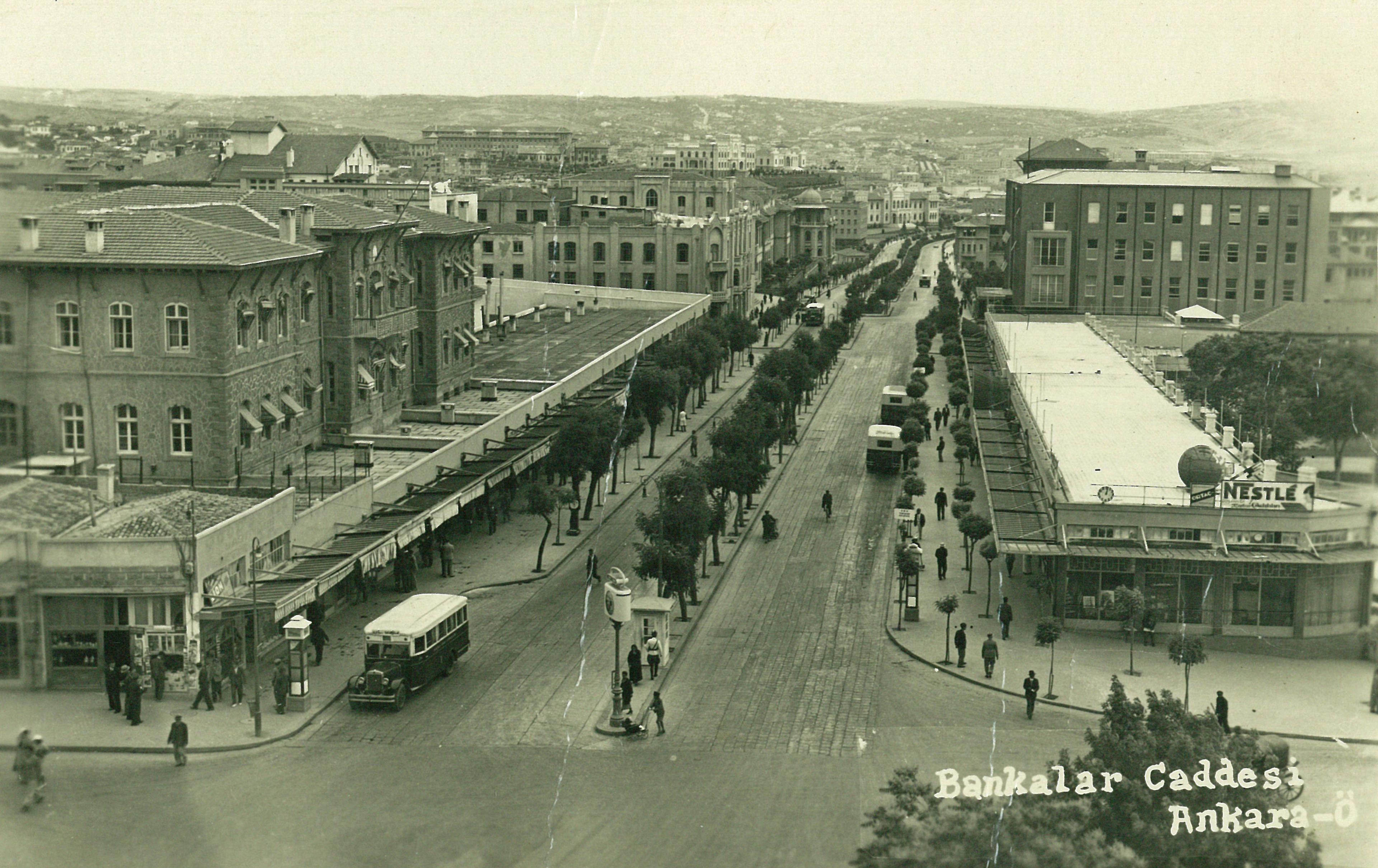 Bankalar Caddesi, Ulus, Ankara, 1933 (fotoğrafçısı bilinmiyor) Turan Tanyer Arşivi