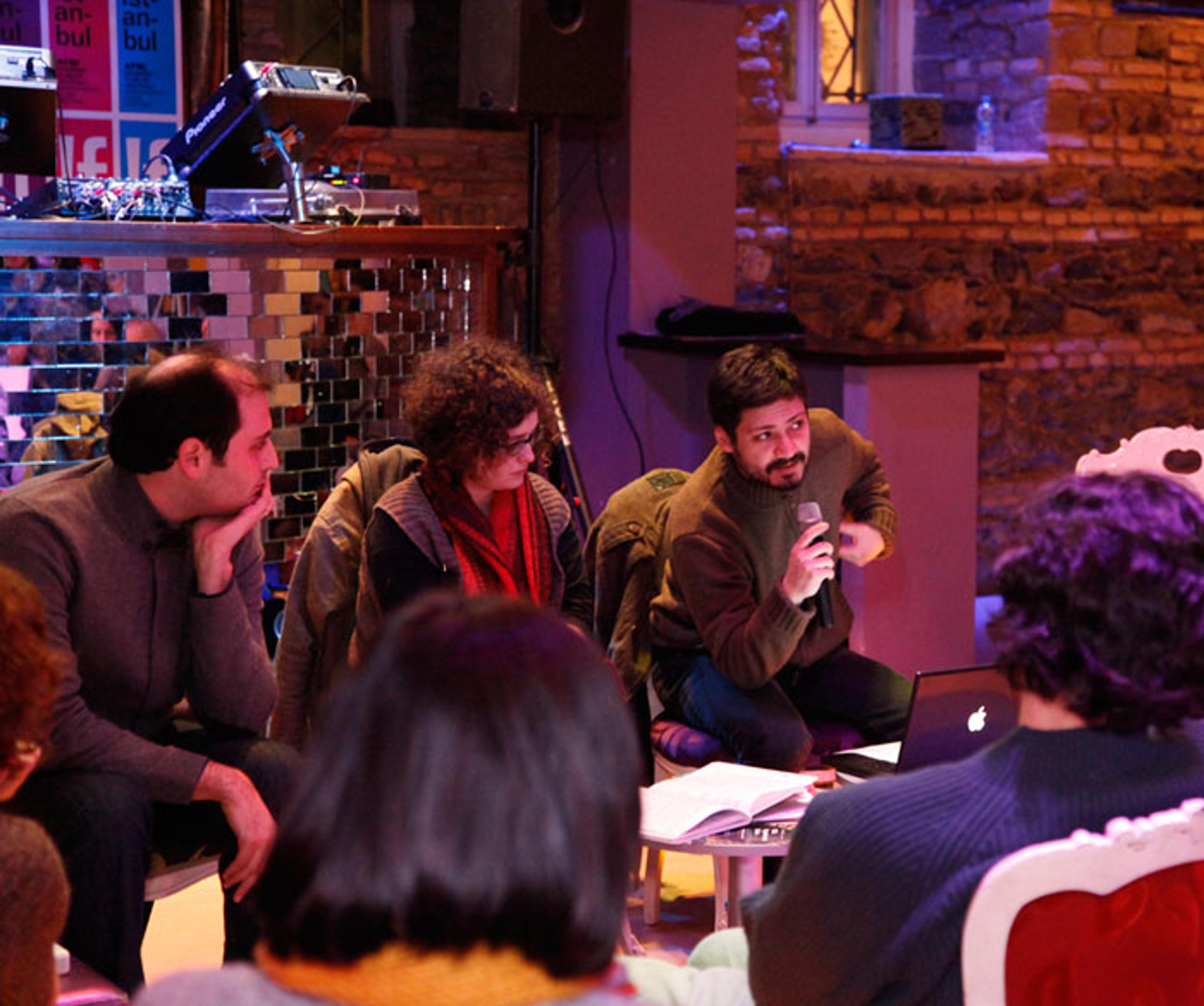 Altyazı Debates
