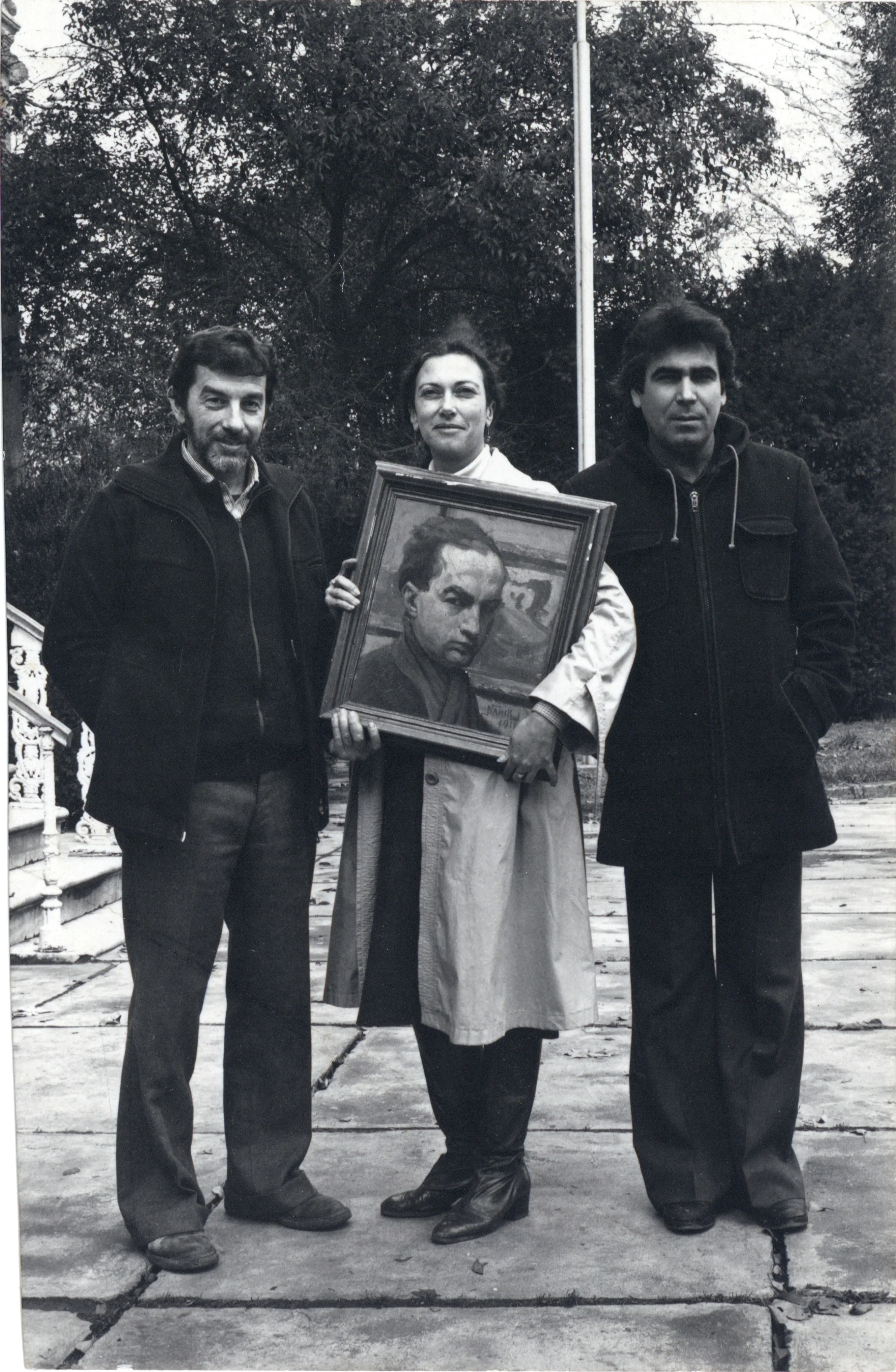 &Ouml;zer Kabaş, Zeynep Rona ve Erol Kınalı, Namık İsmail Toplu Sergisi: 1890&ndash;1935 hazırlıkları esnasında, 1981 Salt Araştırma, &Ouml;zer Kabaş Arşivi