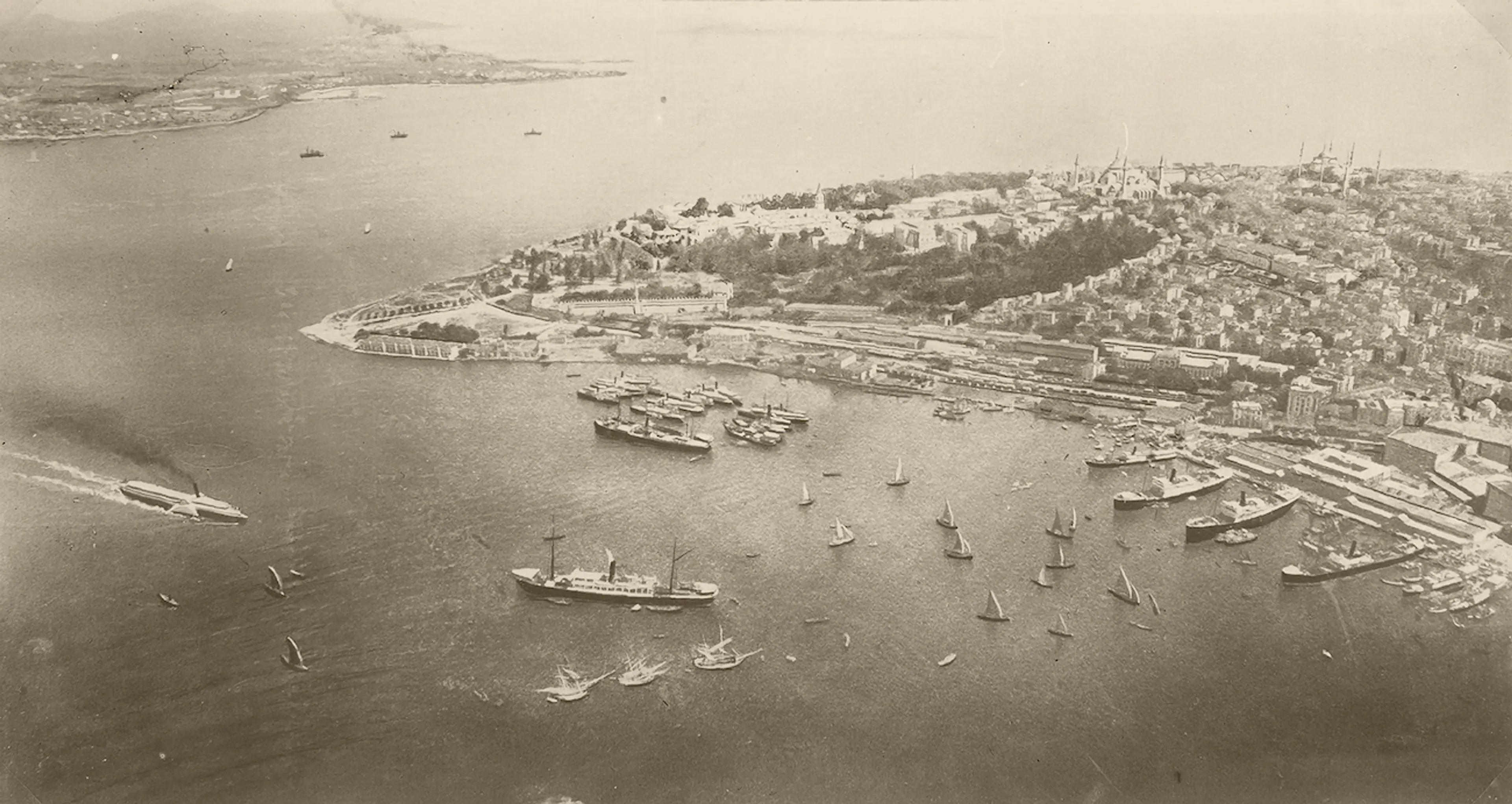 Fotoğraf: Taïb Köpe, Osmanlı adlı balondan Sarayburnu, 04.06.1909 Antoine Köpe Arşivi (Elizabeth Childress izniyle)