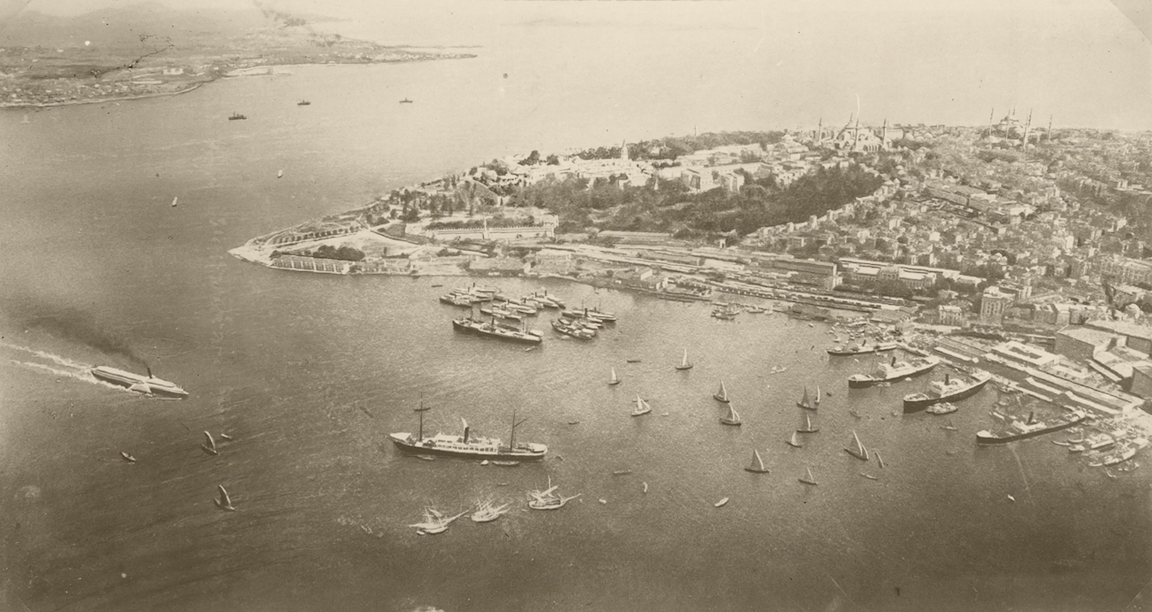 Photo: Taïb Köpe, Sarayburnu from the balloon named Ottoman , 04.06.1909 Antoine Köpe Archive (courtesy Elizabeth Childress)