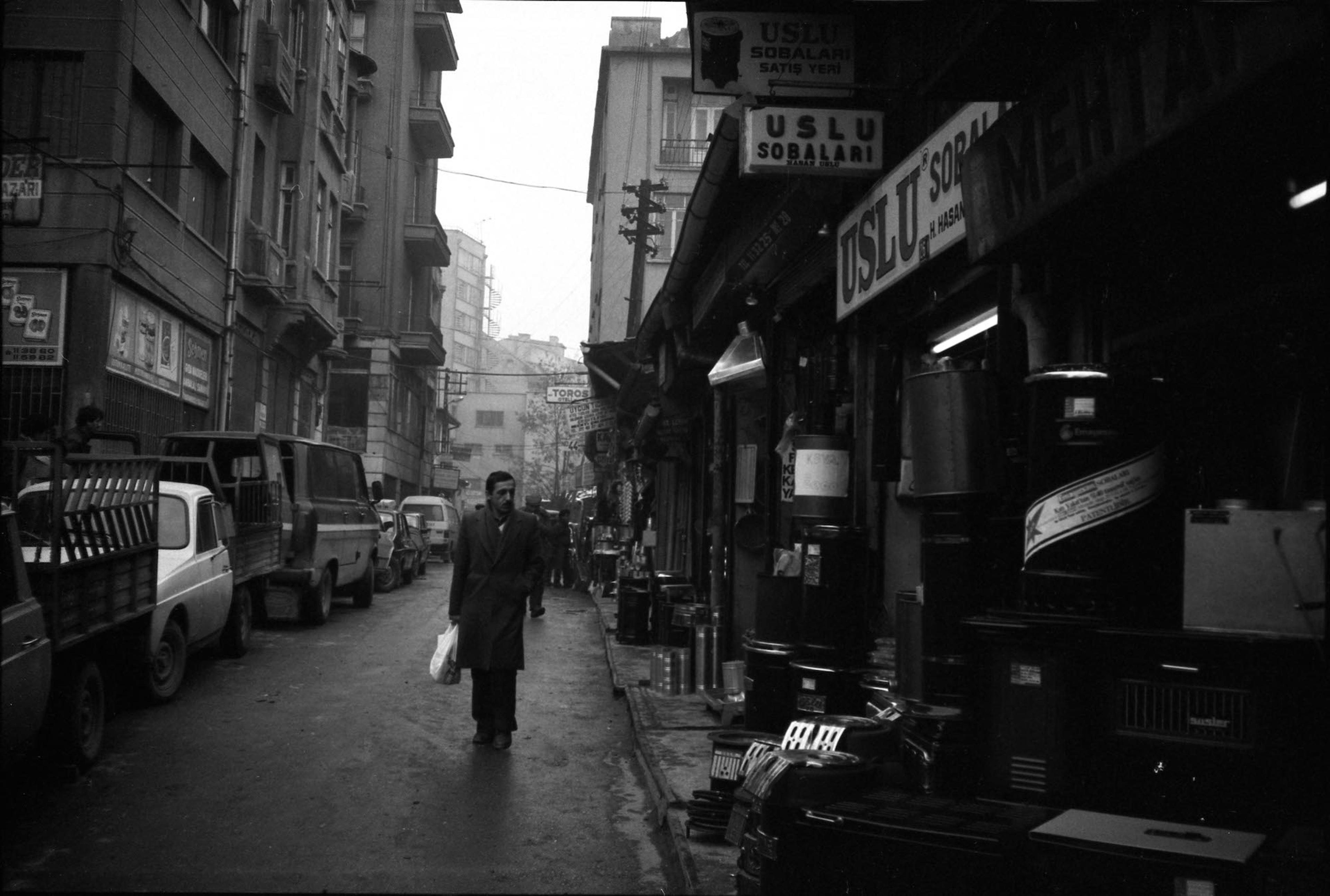 Anafartalar Caddesi yakınlarında bir sokak, Ankara, 1990 Fotoğraf: Jean-François Pérouse SALT Araştırma, IFEA Arşivi