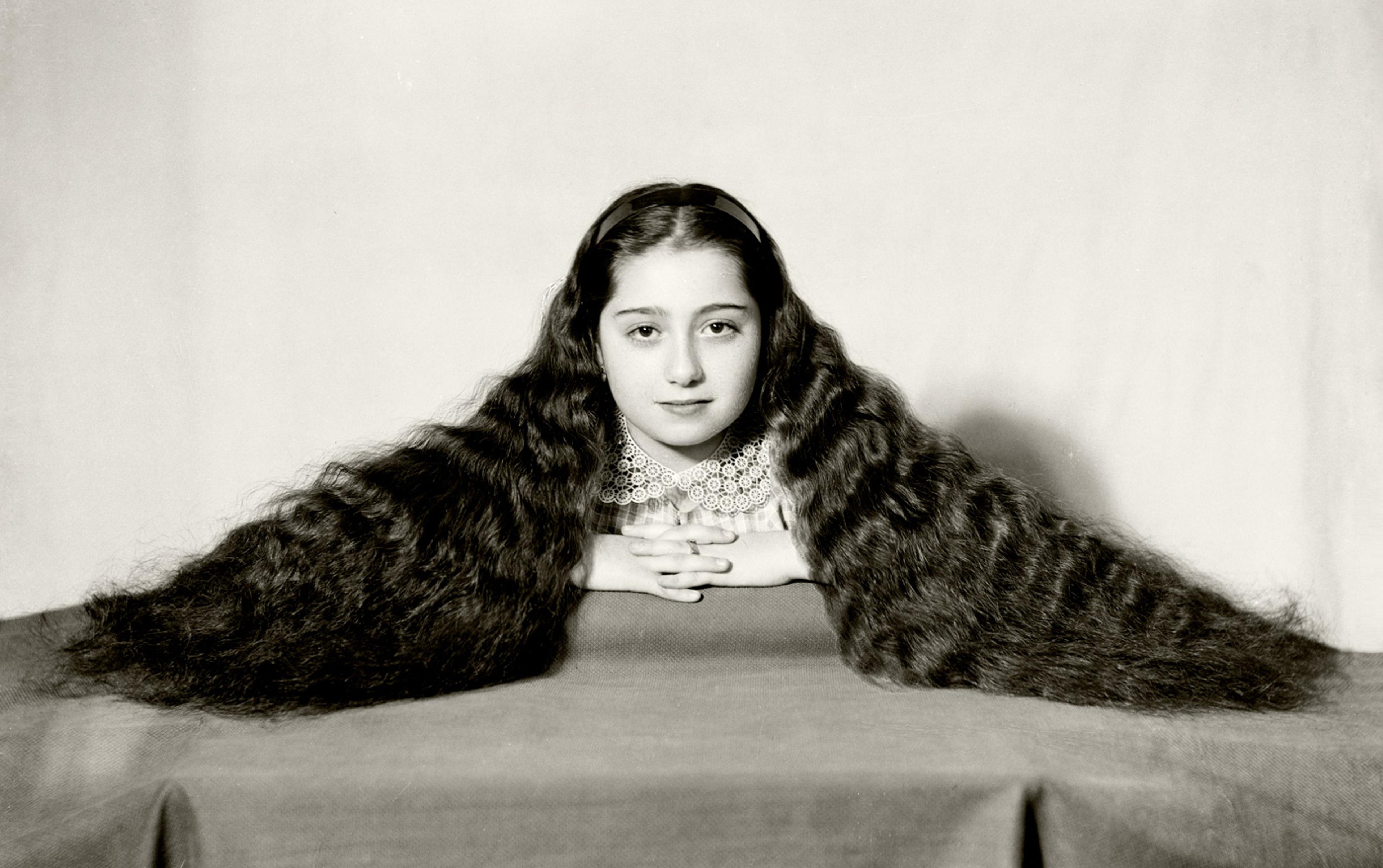 Fotoğraf: Maryam Şahinyan Foto Galatasaray / İstanbul – Beyoğlu, 05.1961 Siyah & Beyaz Negatif, 9.5x14.8cm
