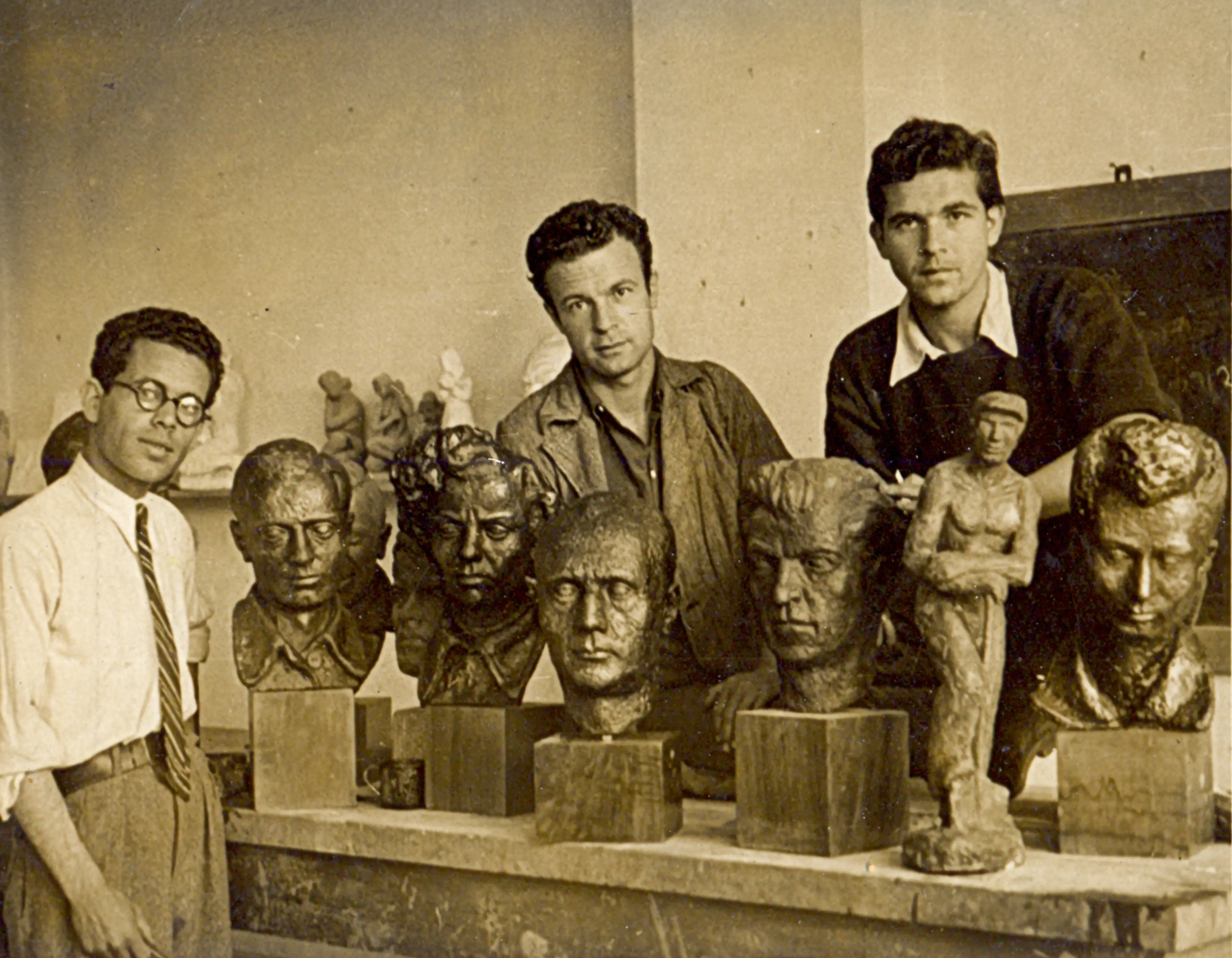 Arts-Crafts student (first from the right) Kayıhan Keskinok in the modelling studio, 1944 Keskinok Art Foundation Archive