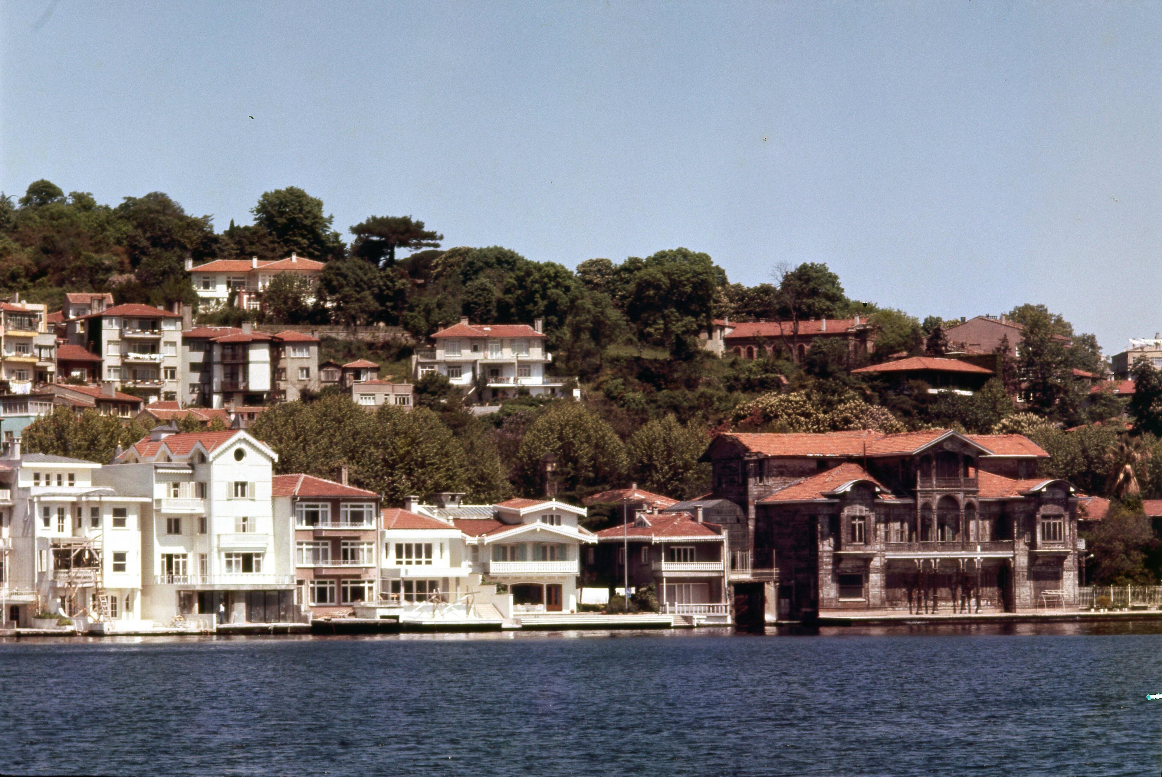 Yeniköy’de yalılar Salt Araştırma, M. Erem Çalıkoğlu Arşivi