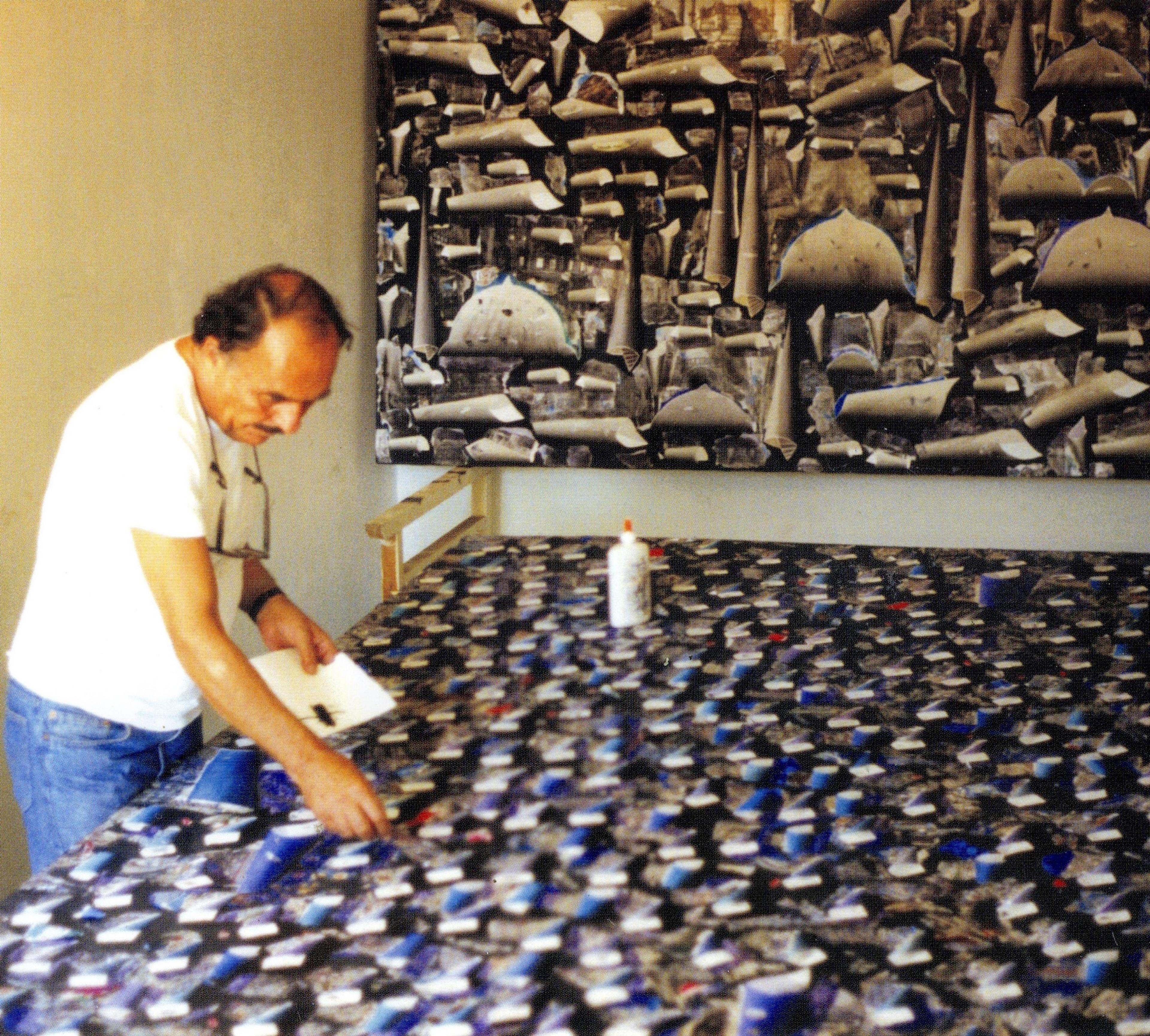 Burhan Doğançay, 1987’de Galeri Baraz’da Mavi Senfoni ’yi yaparken Yahşi Baraz Arşivi