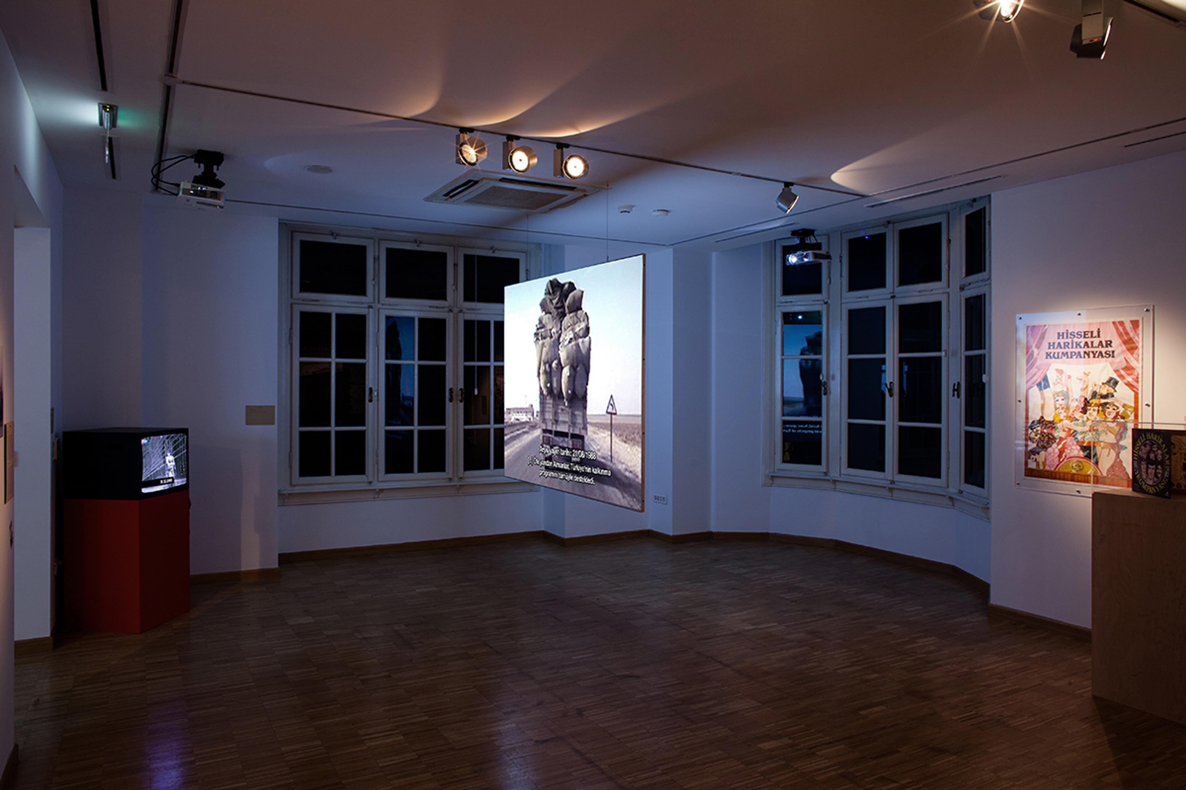How did we get here , SALT Ulus, 2016 Photo: Cemil Batur Gökçeer