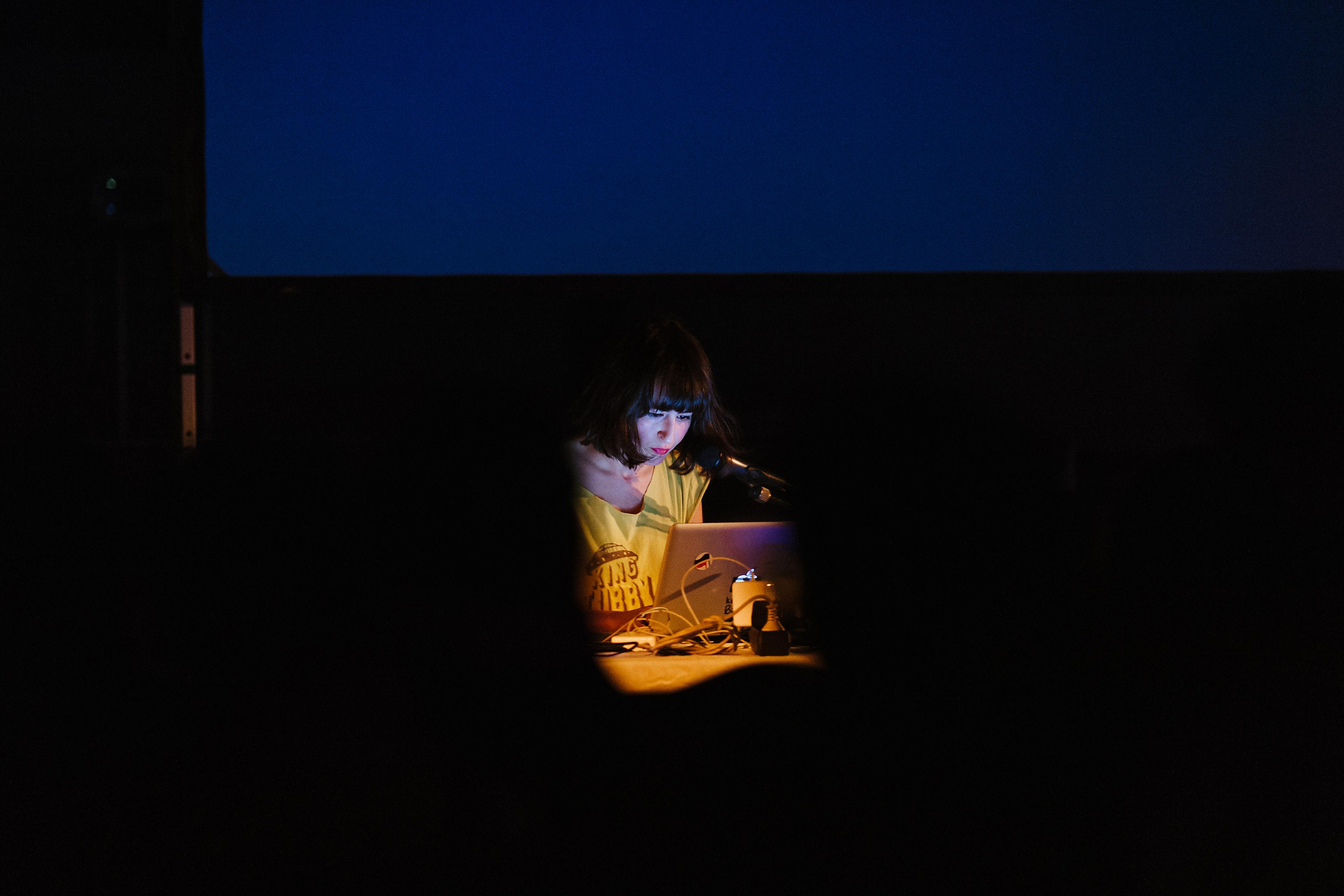 biblo Fotoğraf: Phil Dera (2014)