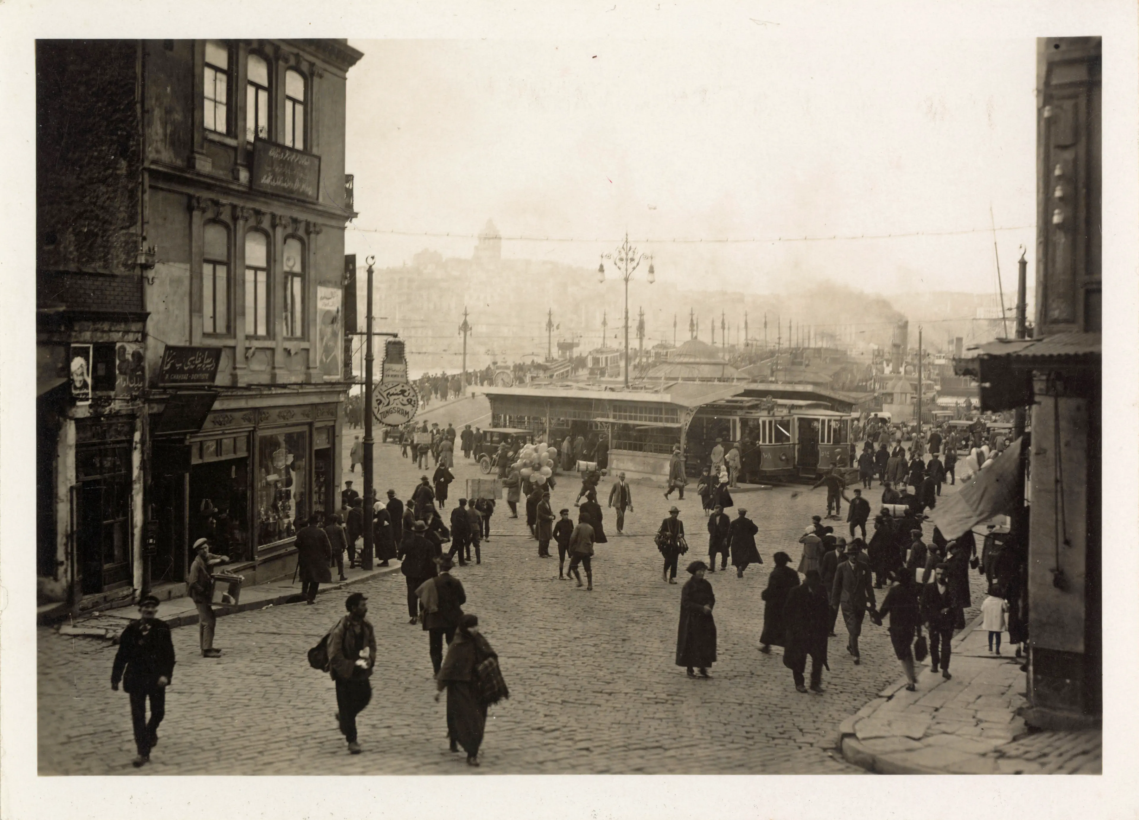 Eminönü Meydanı, İstanbul Salt Araştırma, Fotoğraf ve Kartpostal Arşivi