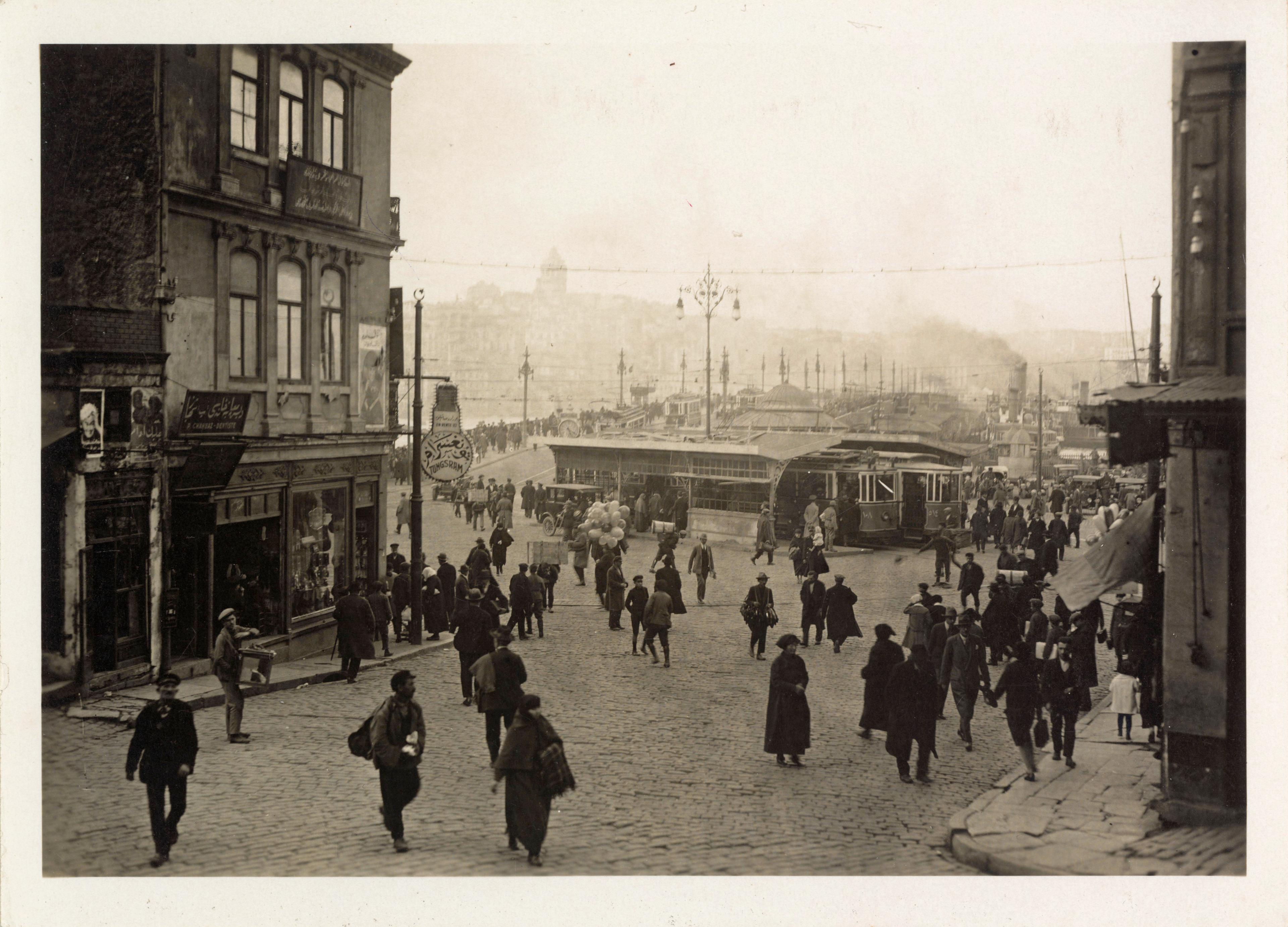 Eminönü Meydanı, İstanbul Salt Araştırma, Fotoğraf ve Kartpostal Arşivi