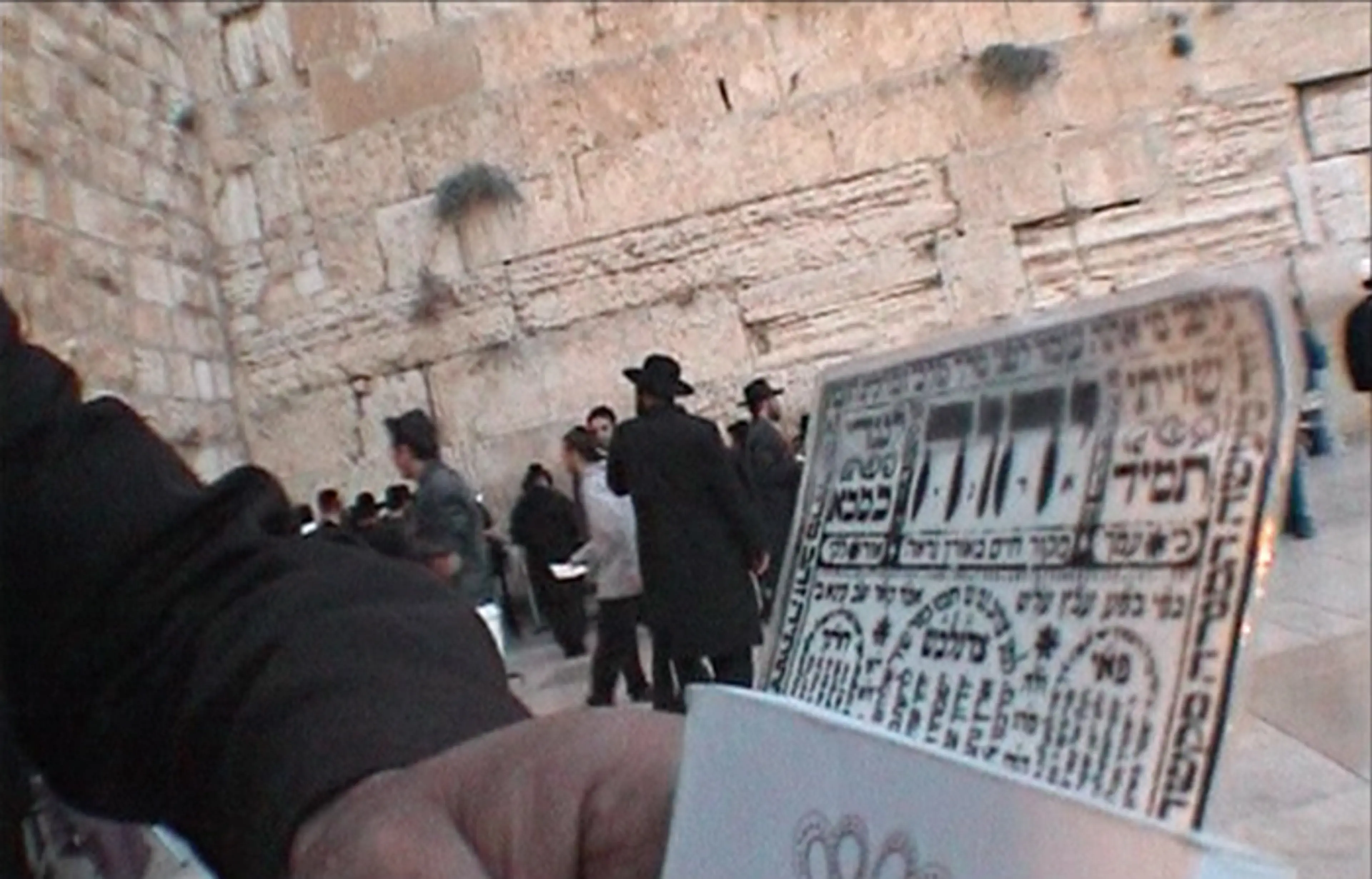 A Pilgrimage (2003) videosundan bir kare