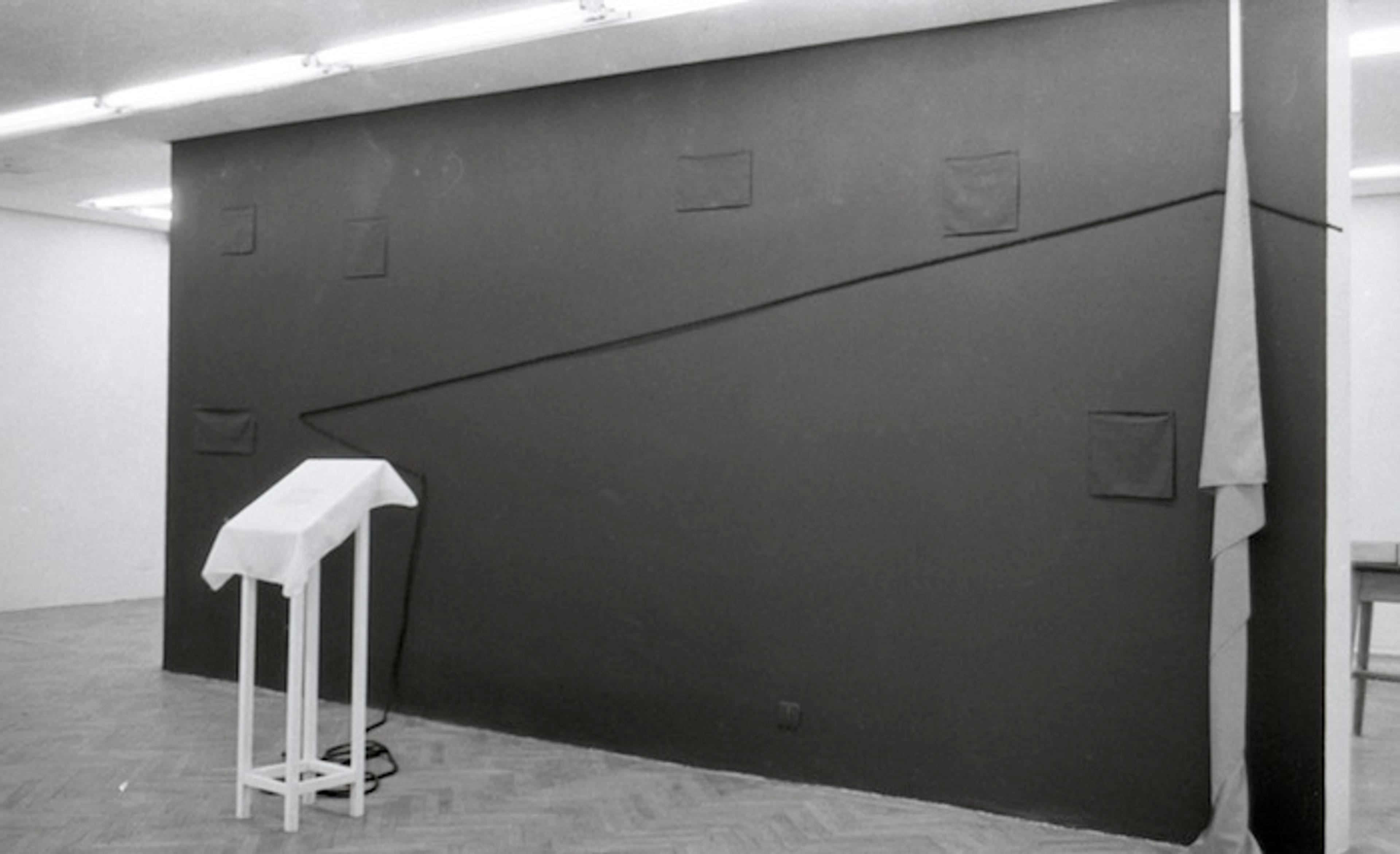İsmail Saray, Duvara Ders Anlatma [The Art of Lecture to a Wall], 1980 SALT Research, Ahmet Öktem Archive