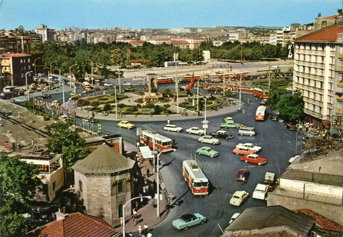 Taksim Meydanı, 1960’lar Taksim Meydani, 1960’lar<br />
SALT Arastirma, Söylemezoglu Arsivi