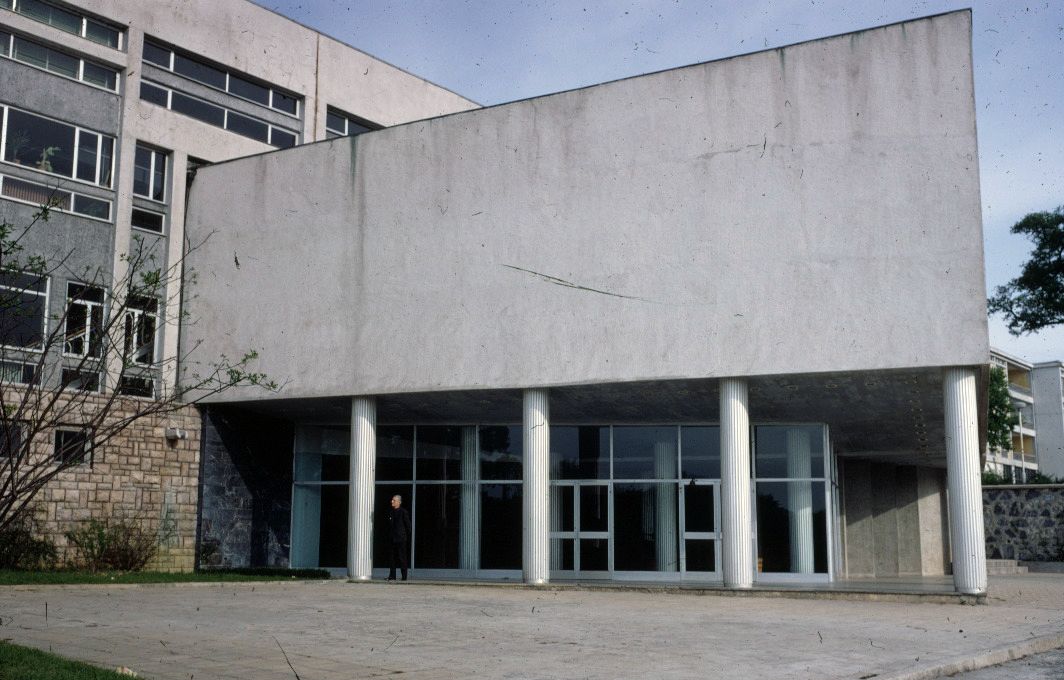 12 Tsoh433004 Orman Fakültesi binası; bugün peyzaj çizim atölyesi olarak kullanılan alan <br />
Salt Araştırma, Harika-Kemali Söylemezoğlu Arşivi<br />
